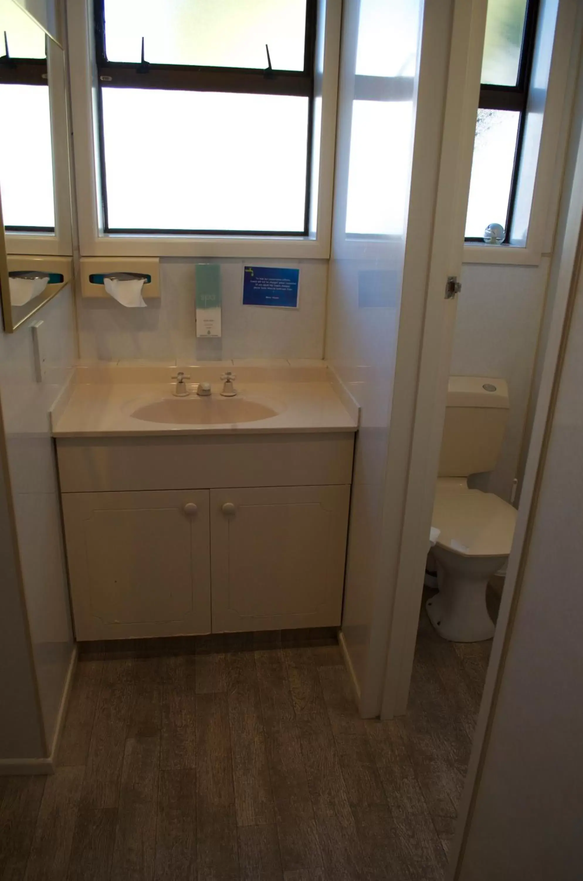 Bathroom in Diplomat Motel