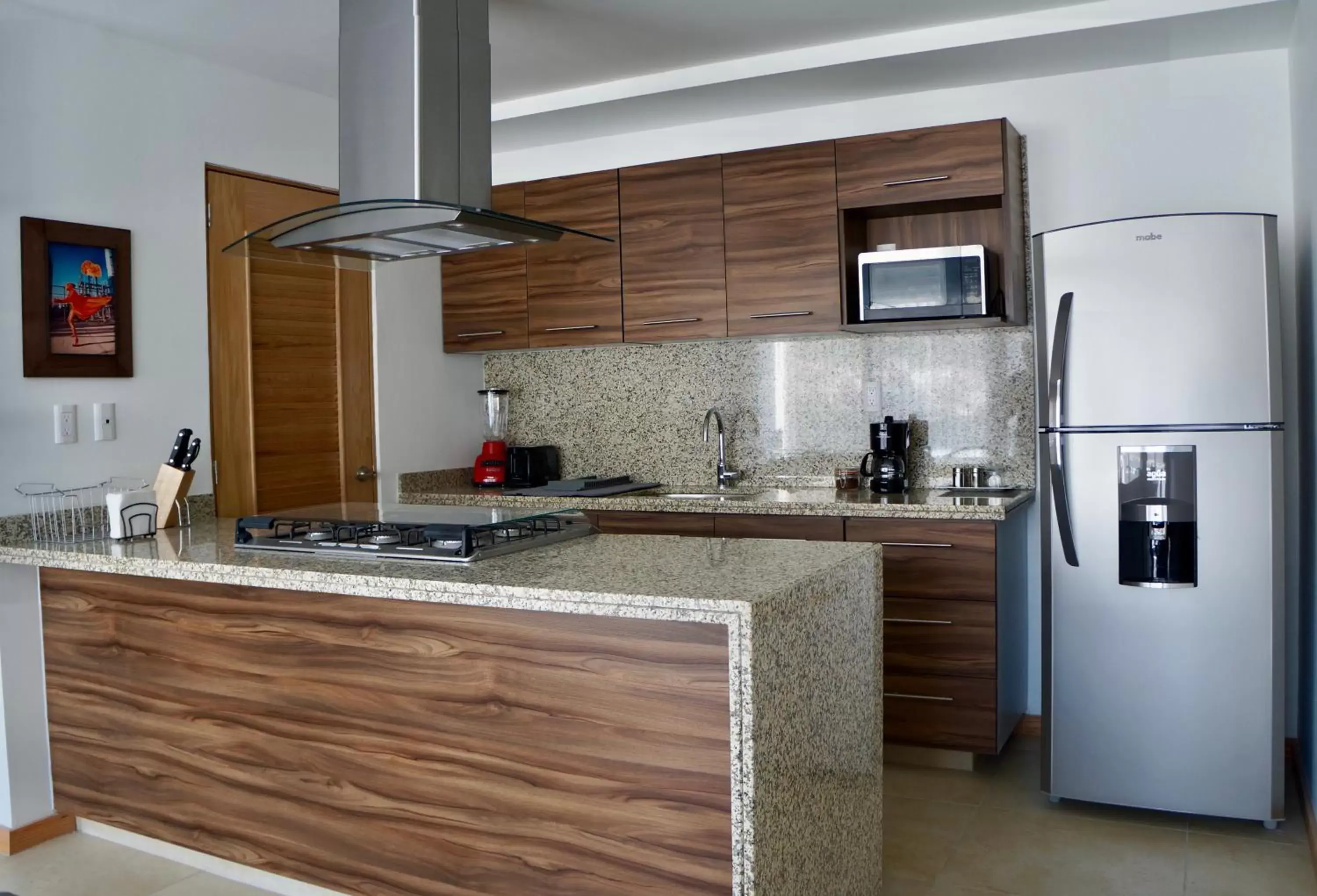 Kitchen/Kitchenette in Metropolitan Suites