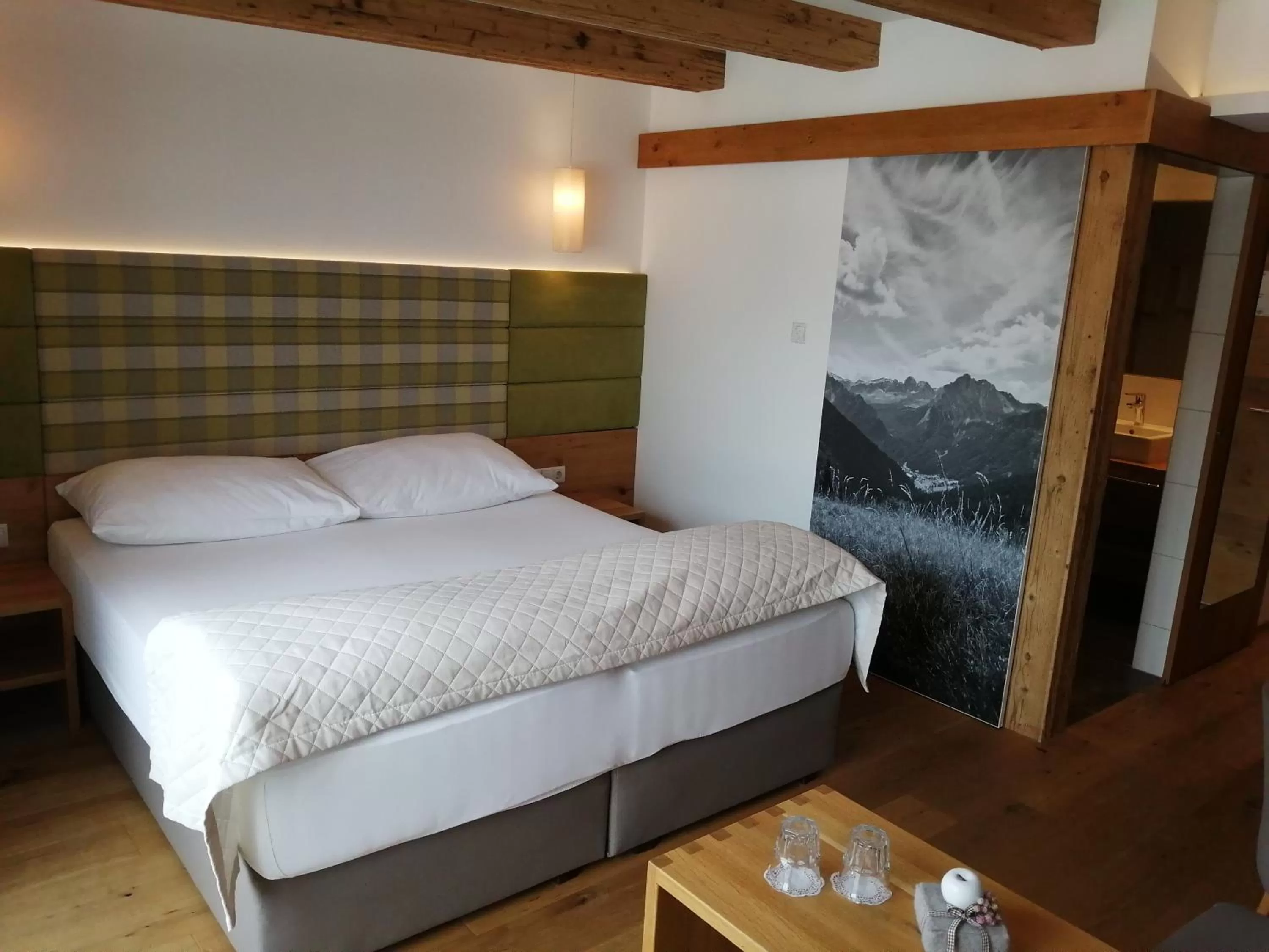 Photo of the whole room, Bed in Hotel Enzian