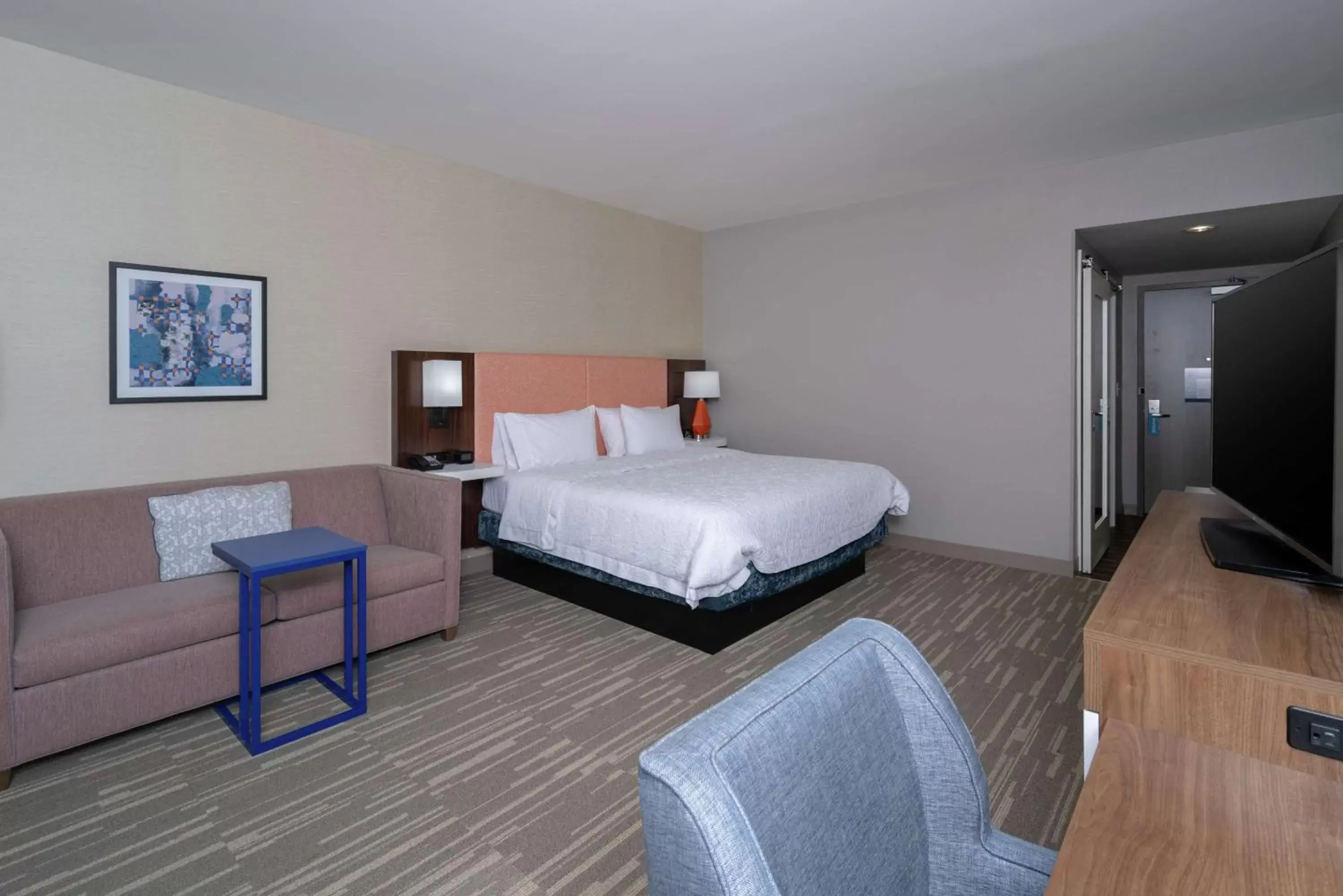 Living room, Bed in Hampton Inn & Suites Glenarden/Washington DC