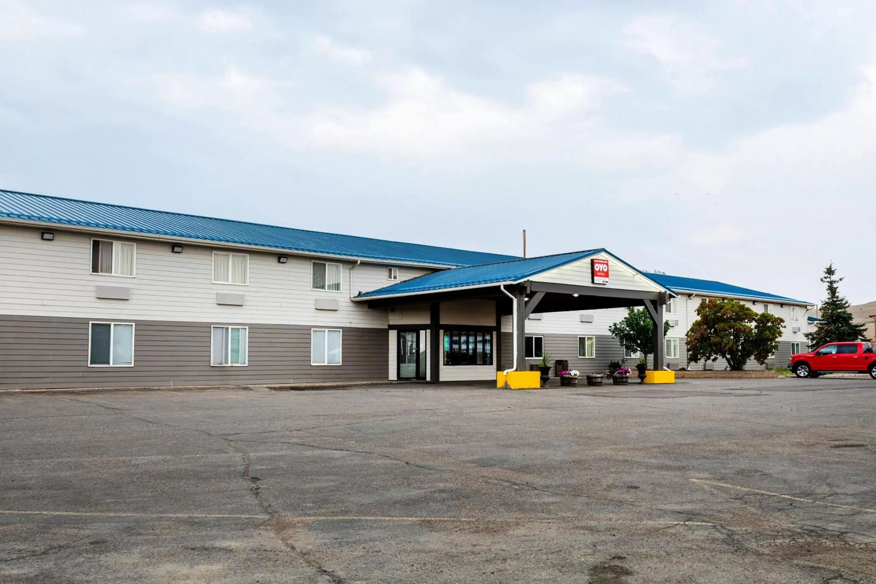 Facade/entrance, Property Building in OYO Hotel Shelby MT Hwy 2 & I-15