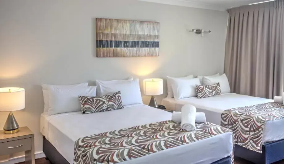 Photo of the whole room, Bed in Cairns Plaza Hotel Photo of the whole room, Bed in Cairns Plaza Hotel