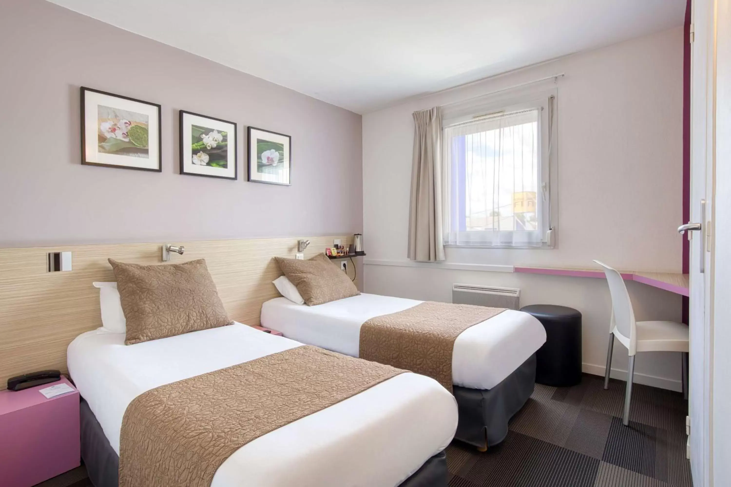 Photo of the whole room, Bed in Sure Hotel by Best Western Nantes Saint-Herblain