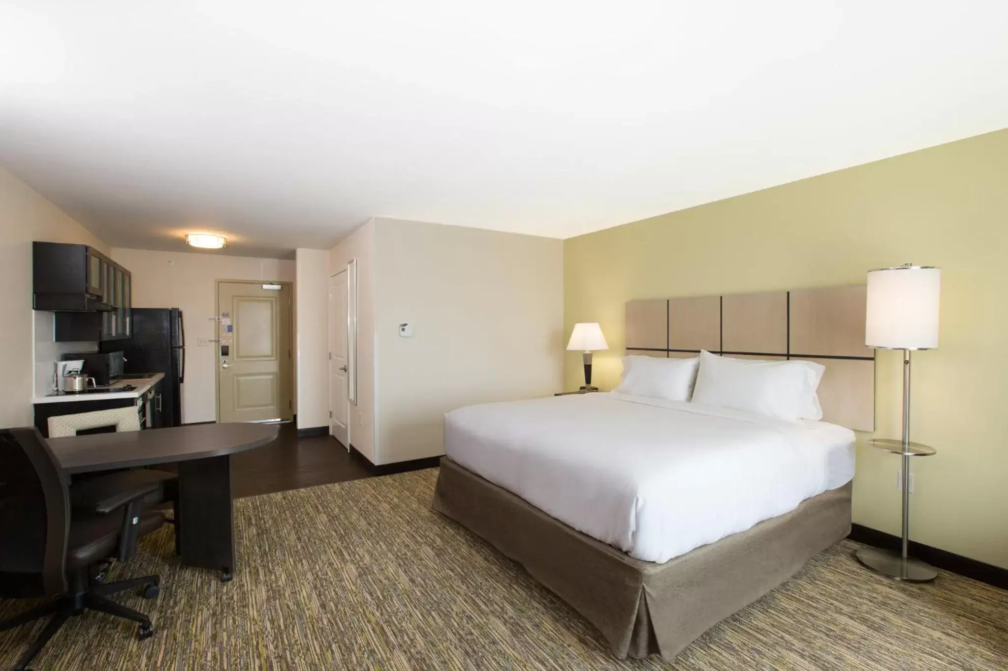 Photo of the whole room, Bed in Candlewood Suites - Omaha Millard Area, an IHG Hotel