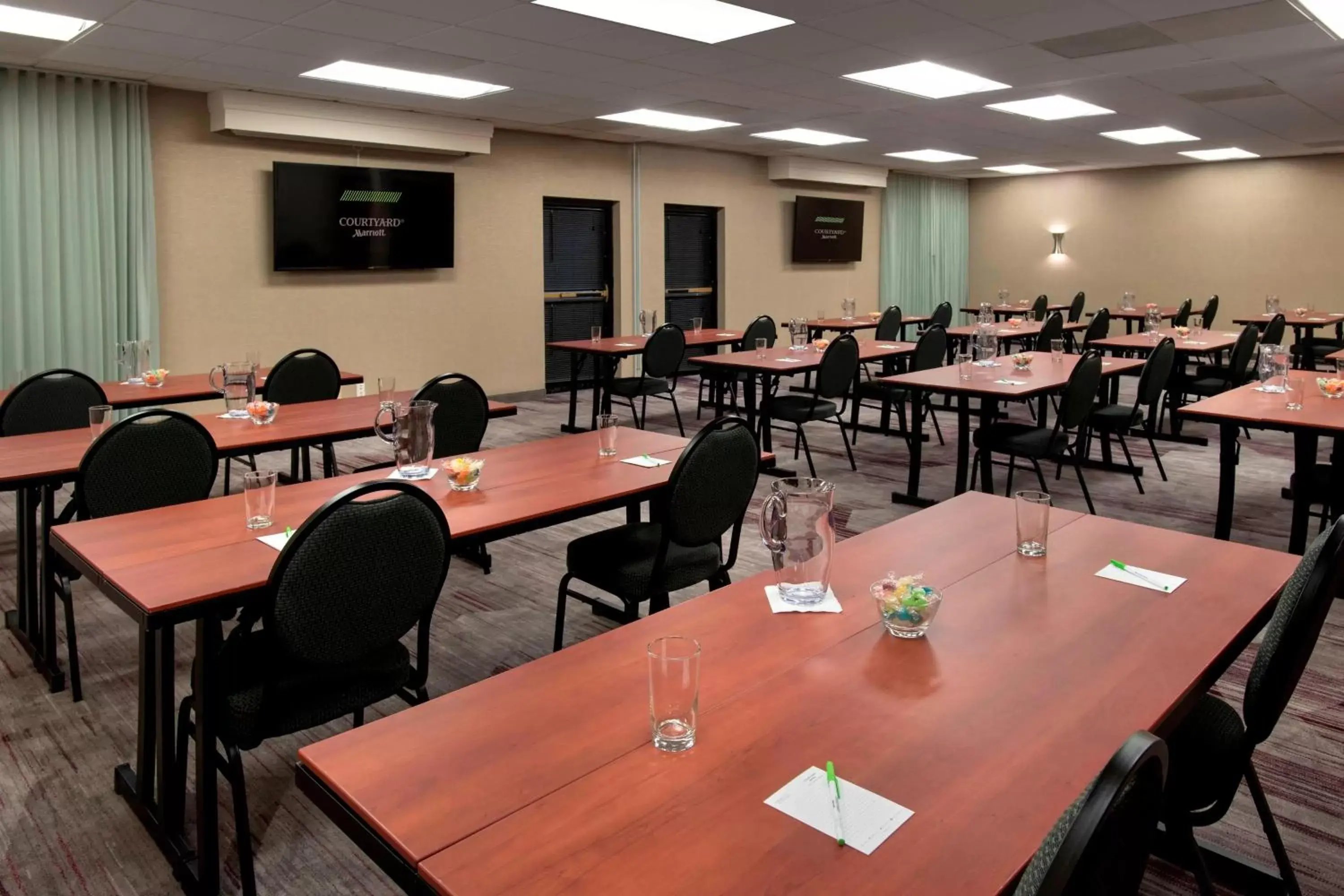 Meeting/conference room, Restaurant/Places to Eat in Courtyard by Marriott Mt. Laurel