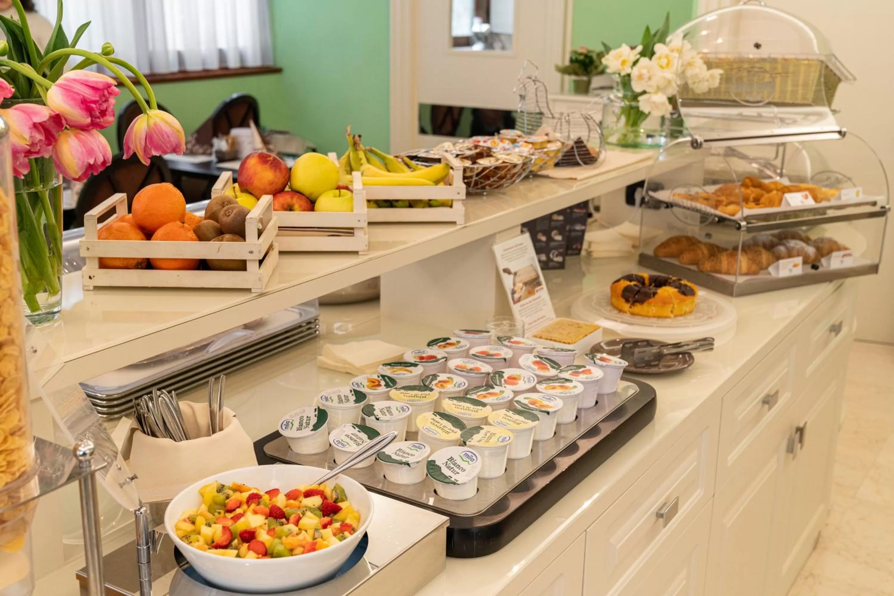 Food and drinks in Hotel Roxy Plaza