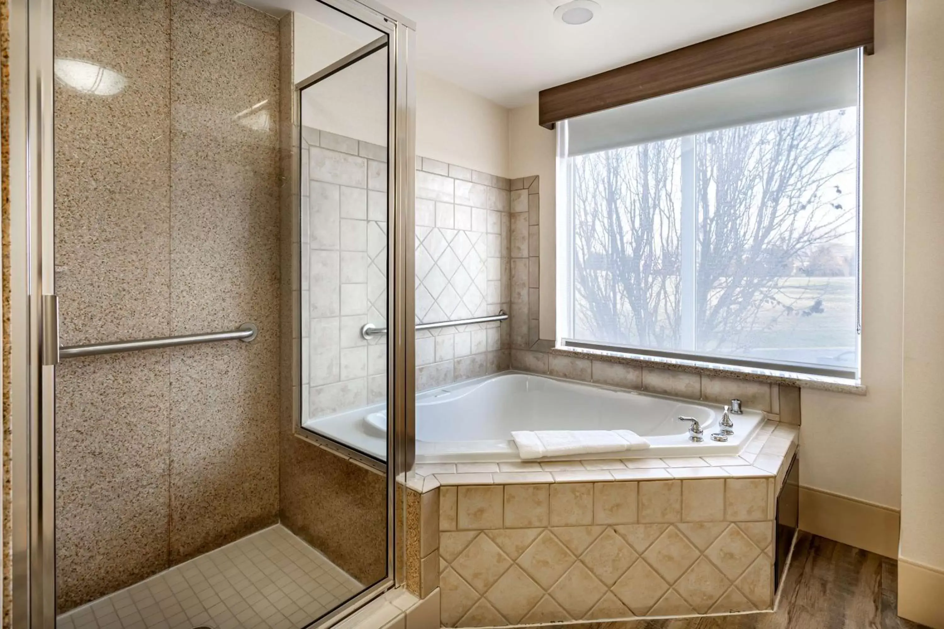 Photo of the whole room, Bathroom in Hilton Garden Inn Wooster