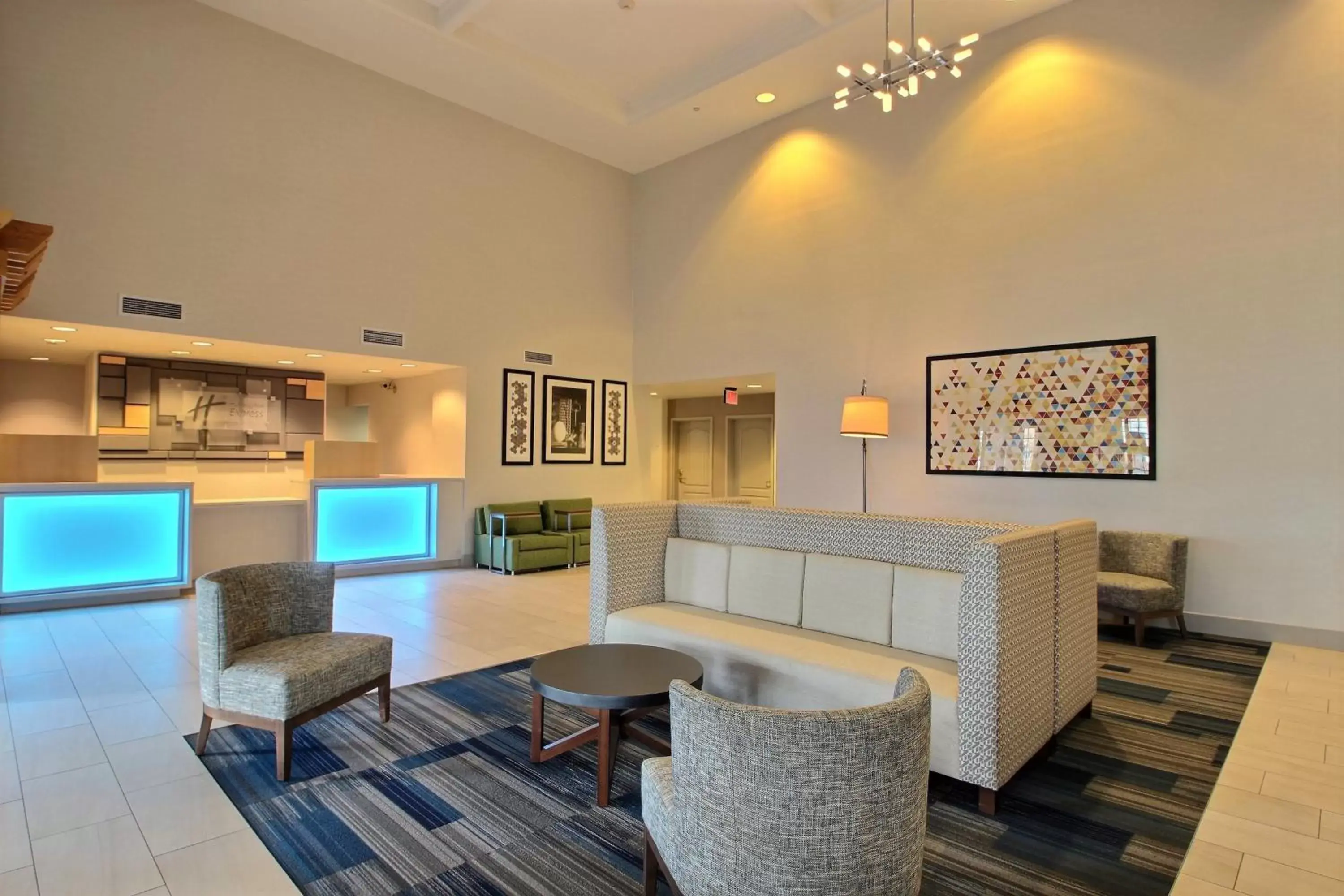 Property building, Seating Area in Holiday Inn Express Hotel & Suites Milwaukee Airport, an IHG Hotel