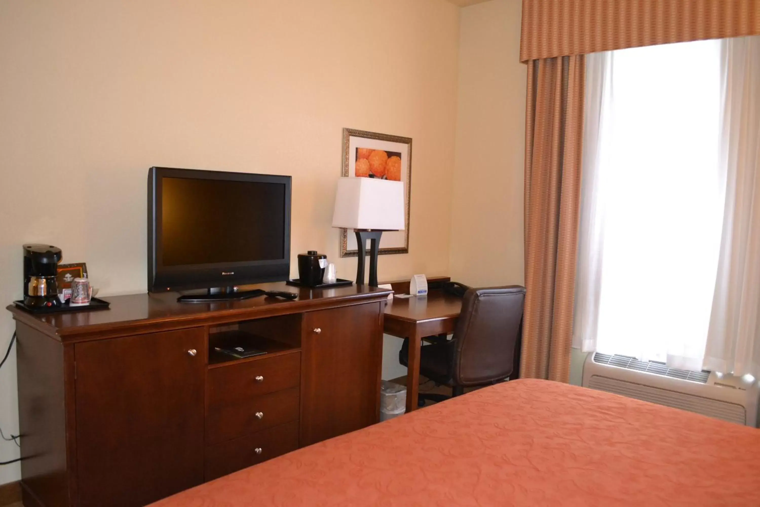 Day, TV/Entertainment Center in Country Inn & Suites by Radisson, Lexington Park (Patuxent River Naval Air Station), MD