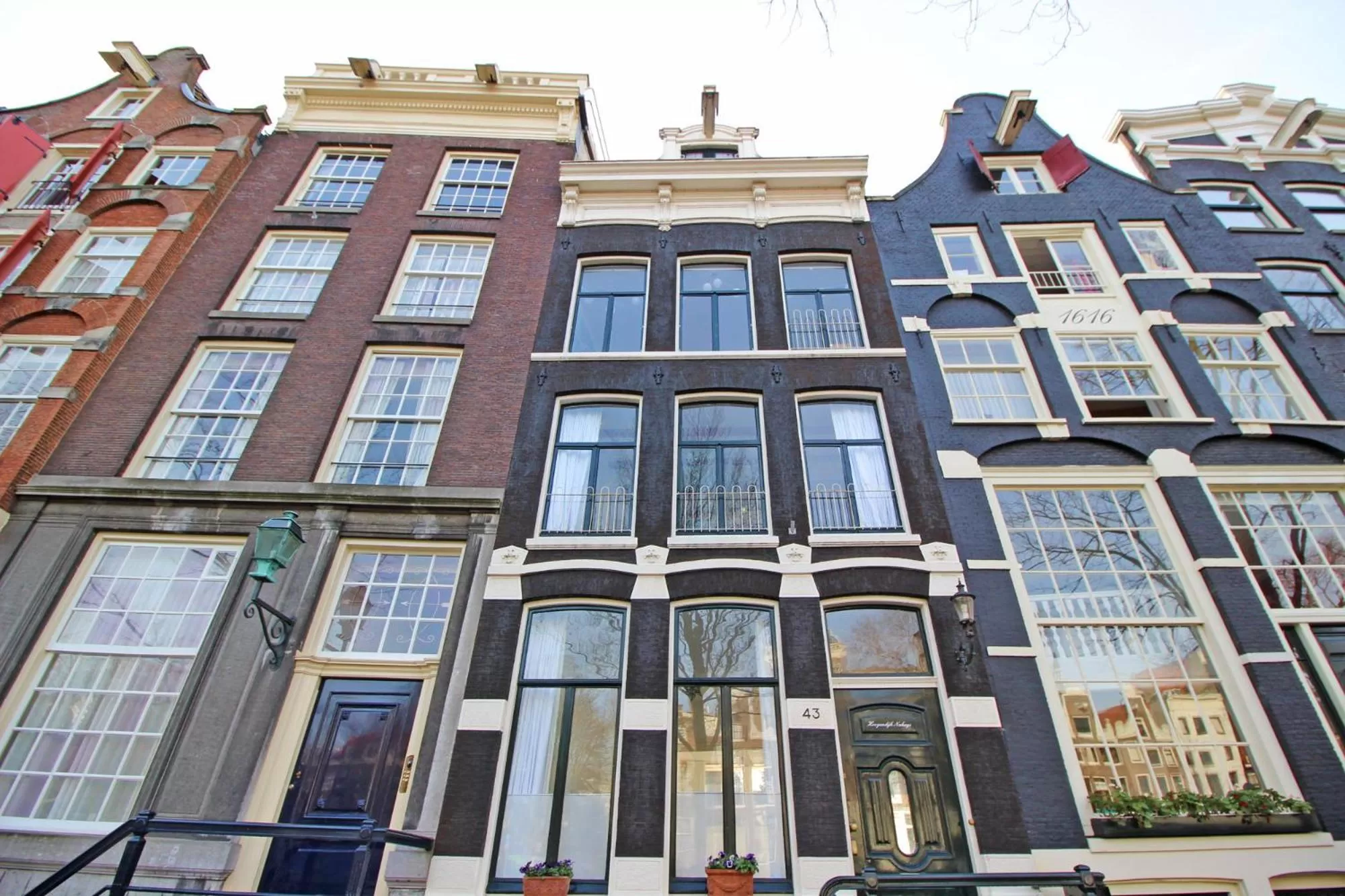 Property building in Cozy Jordaan canalhouse near Anne Frank House