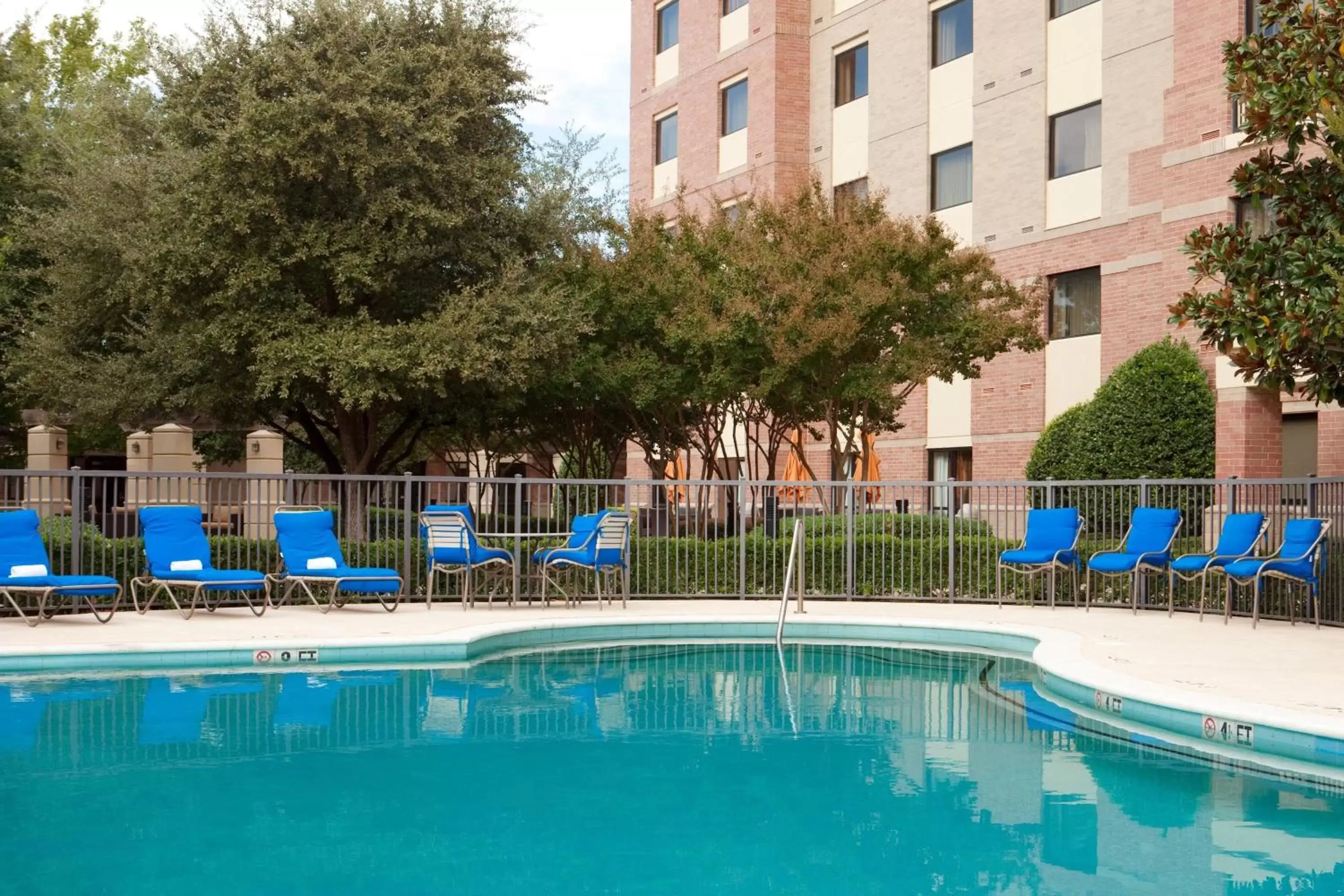 Swimming Pool in Courtyard Dallas Addison Quorum Drive