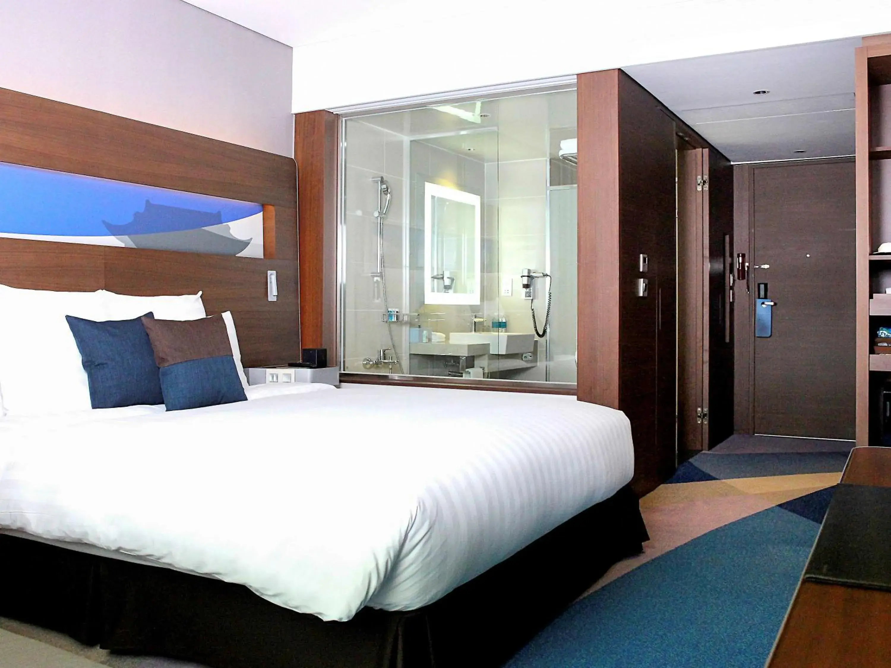 Photo of the whole room, Bed in Novotel Ambassador Suwon Hotel