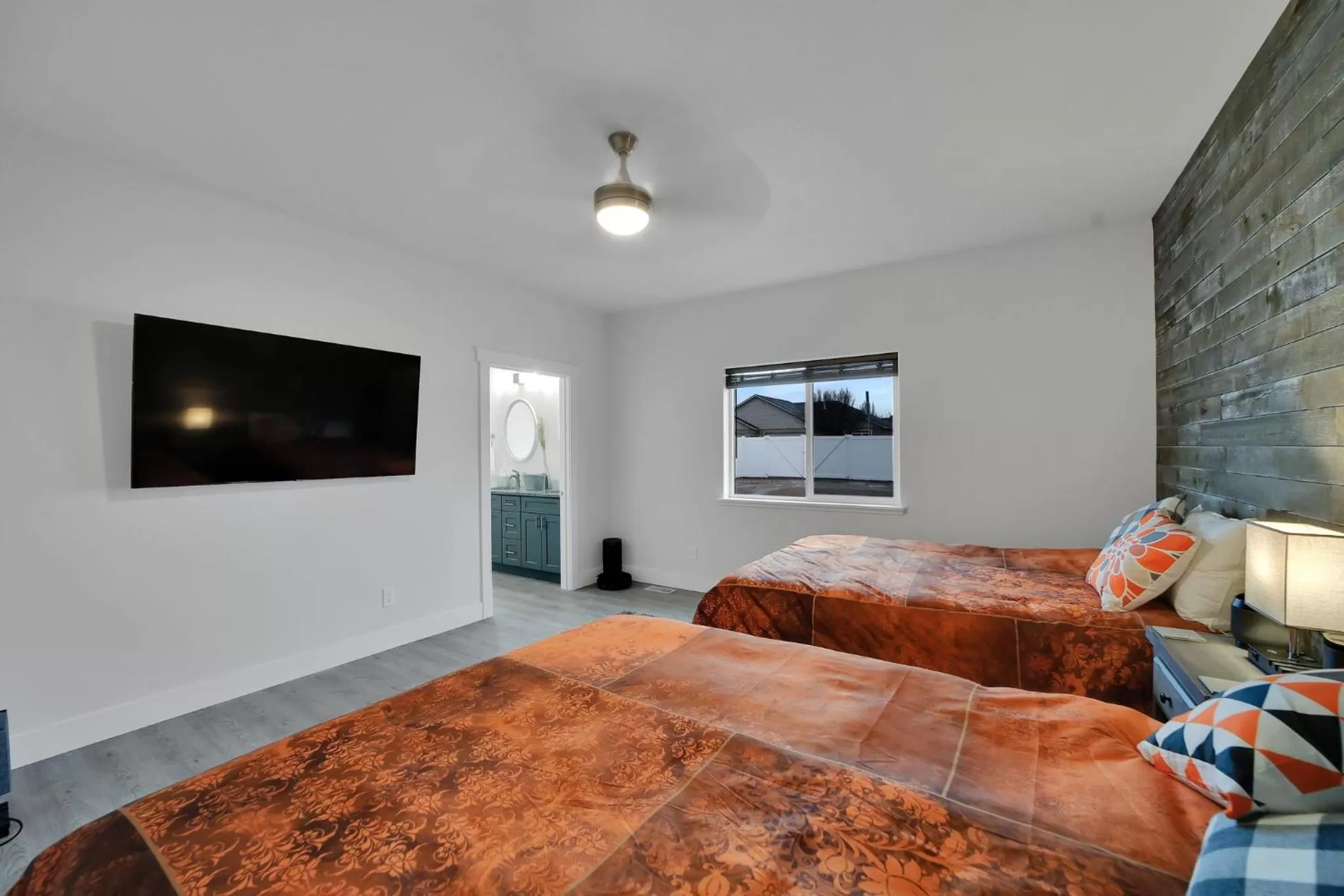 Bedroom, Bed in TJ Rancher - West Side Twin Falls