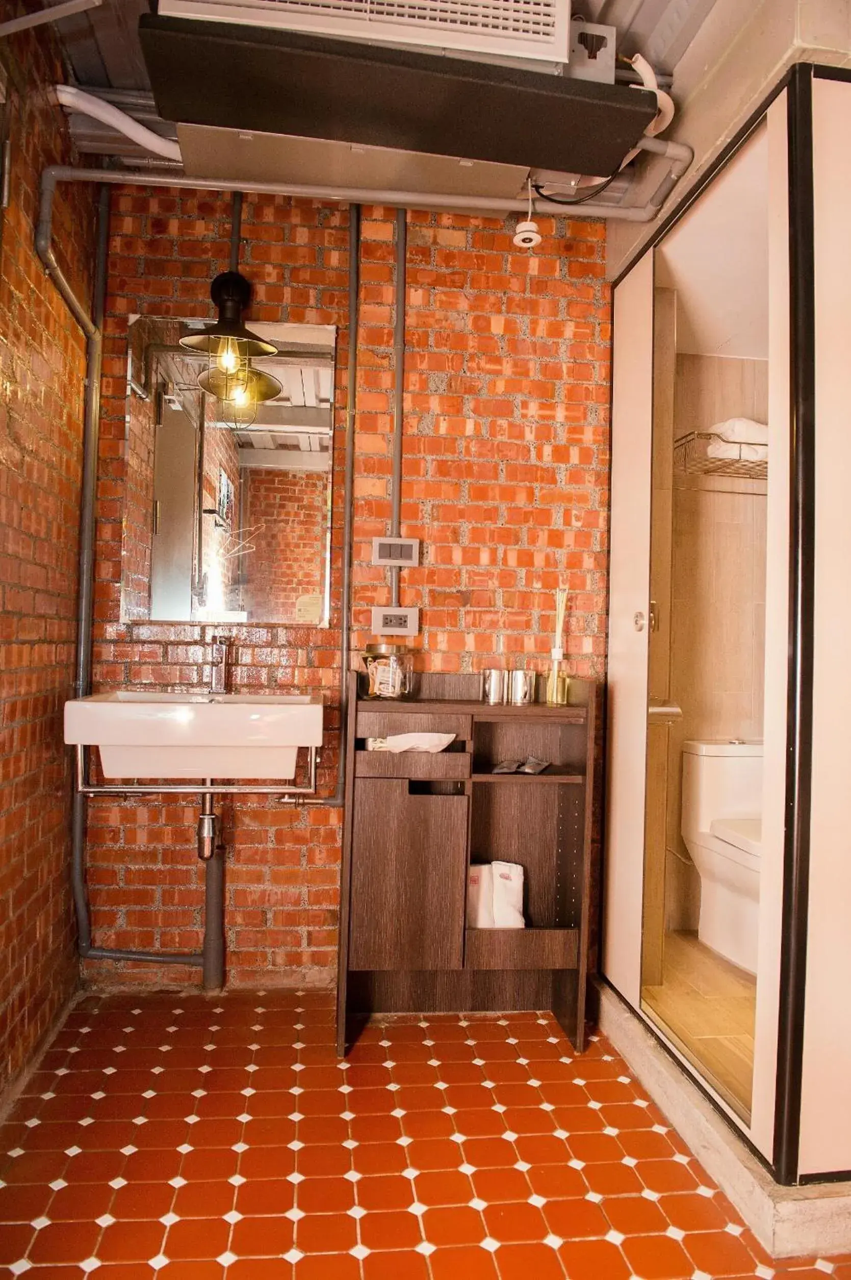 Bathroom, Kitchen/Kitchenette in The Brick