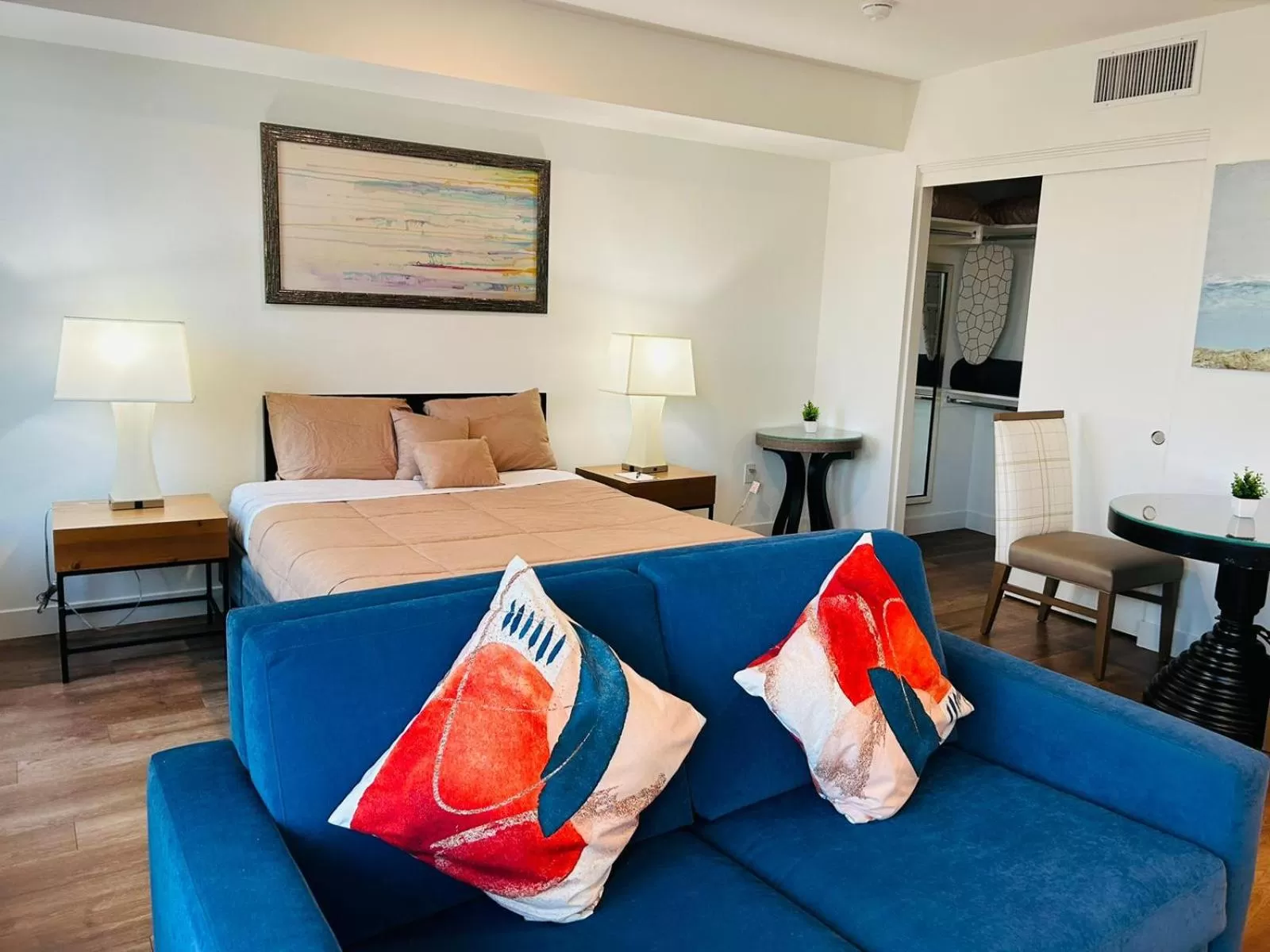 Bed in Gorgeous Hollywood Apts LA's Best Location and Amazing Roof Deck