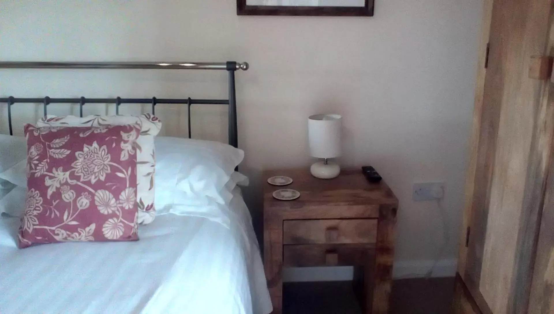 Bedroom, Bed in The Lincolnshire Poacher Inn