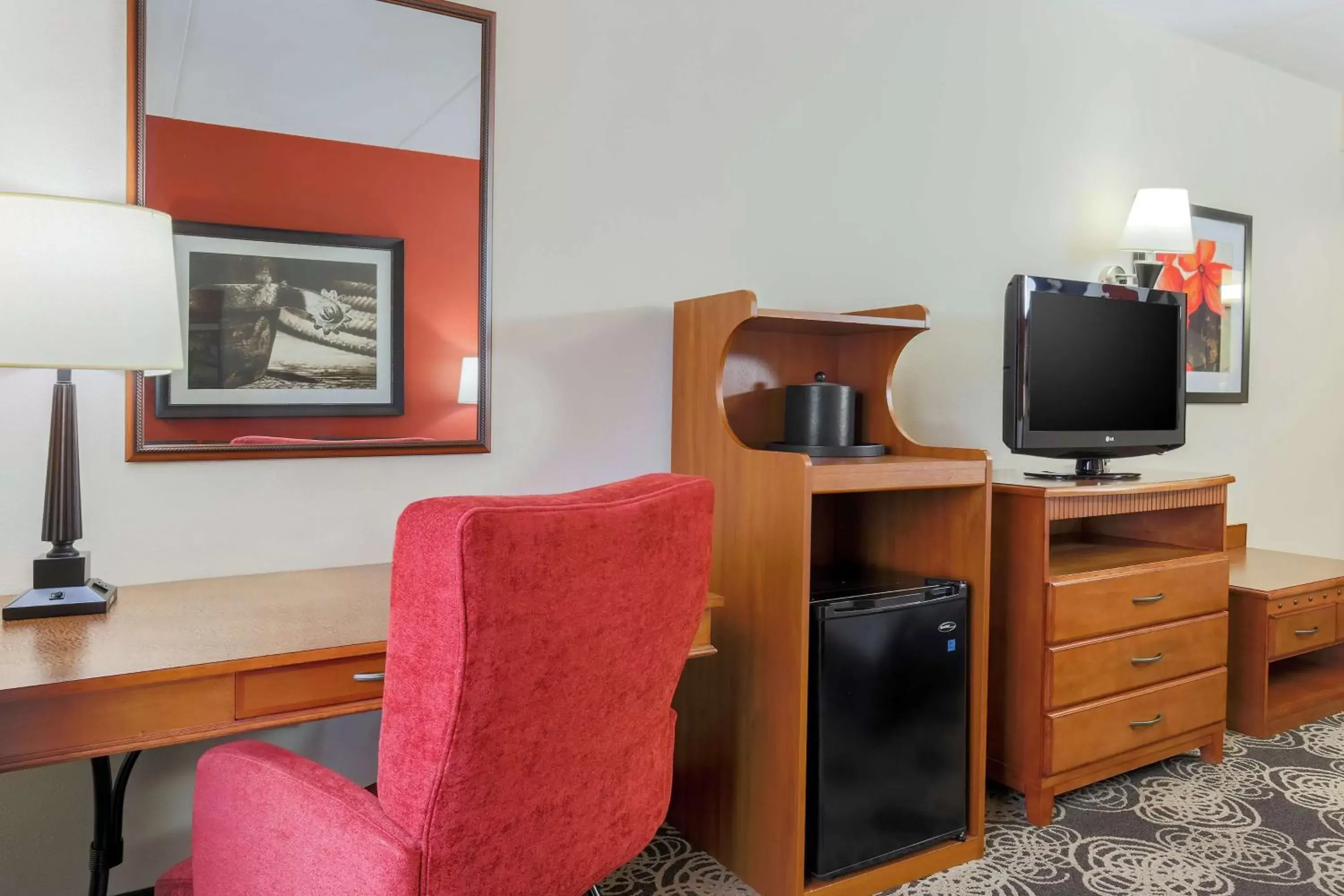 Bedroom, TV/Entertainment Center in Hampton Inn & Suites Dallas-Allen