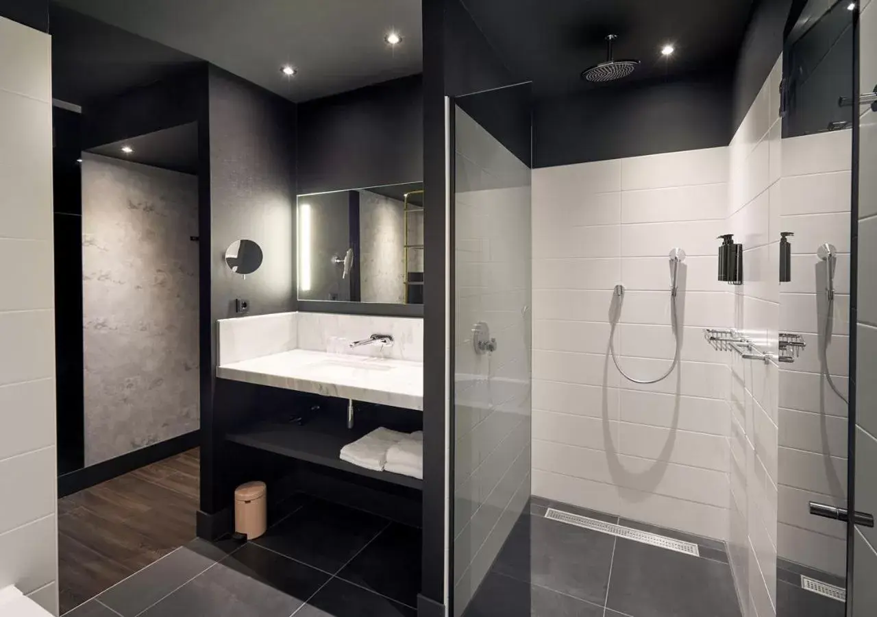Bathroom in Van der Valk Hotel Amsterdam - Amstel