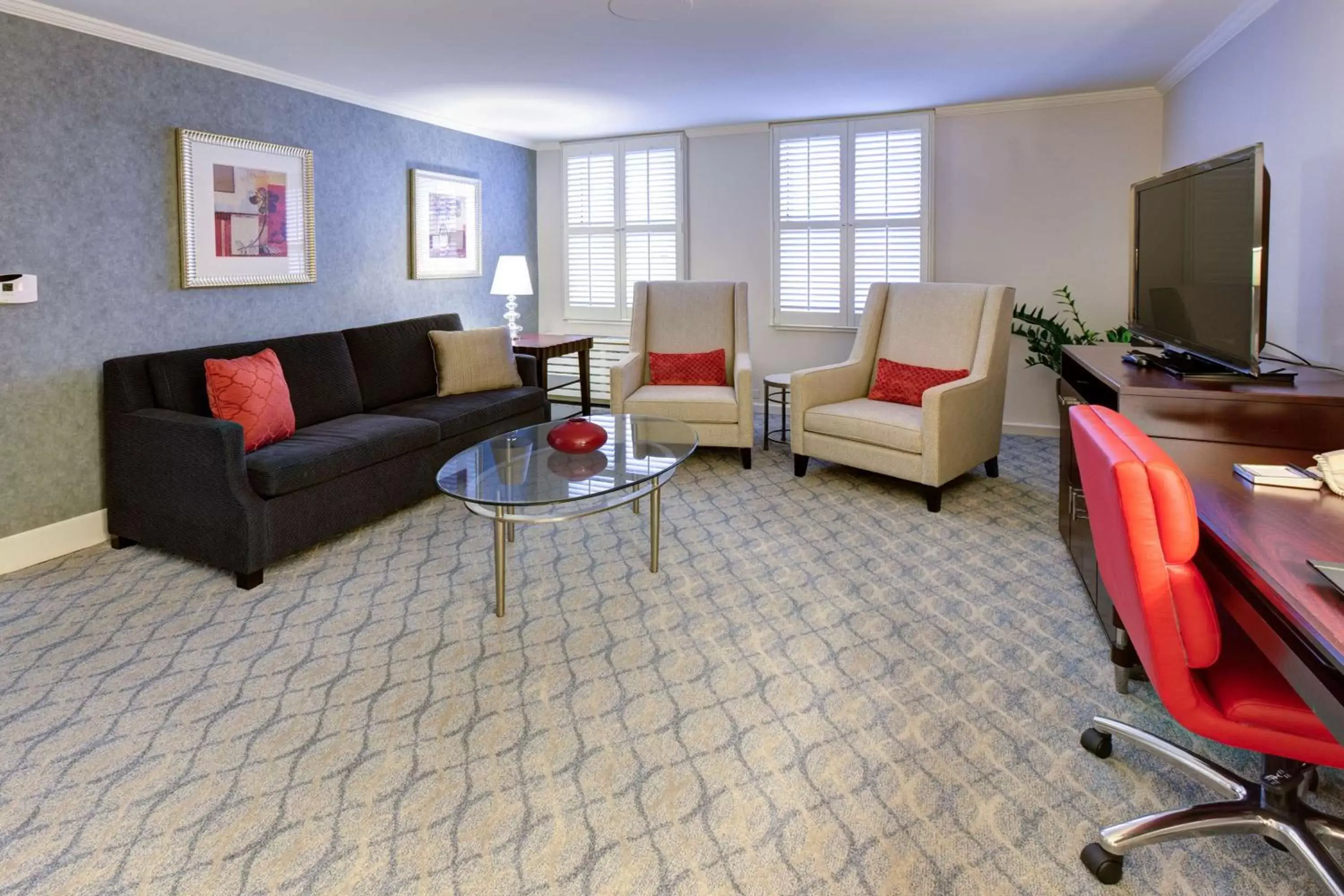 Living room, Seating Area in Hilton Orrington/Evanston