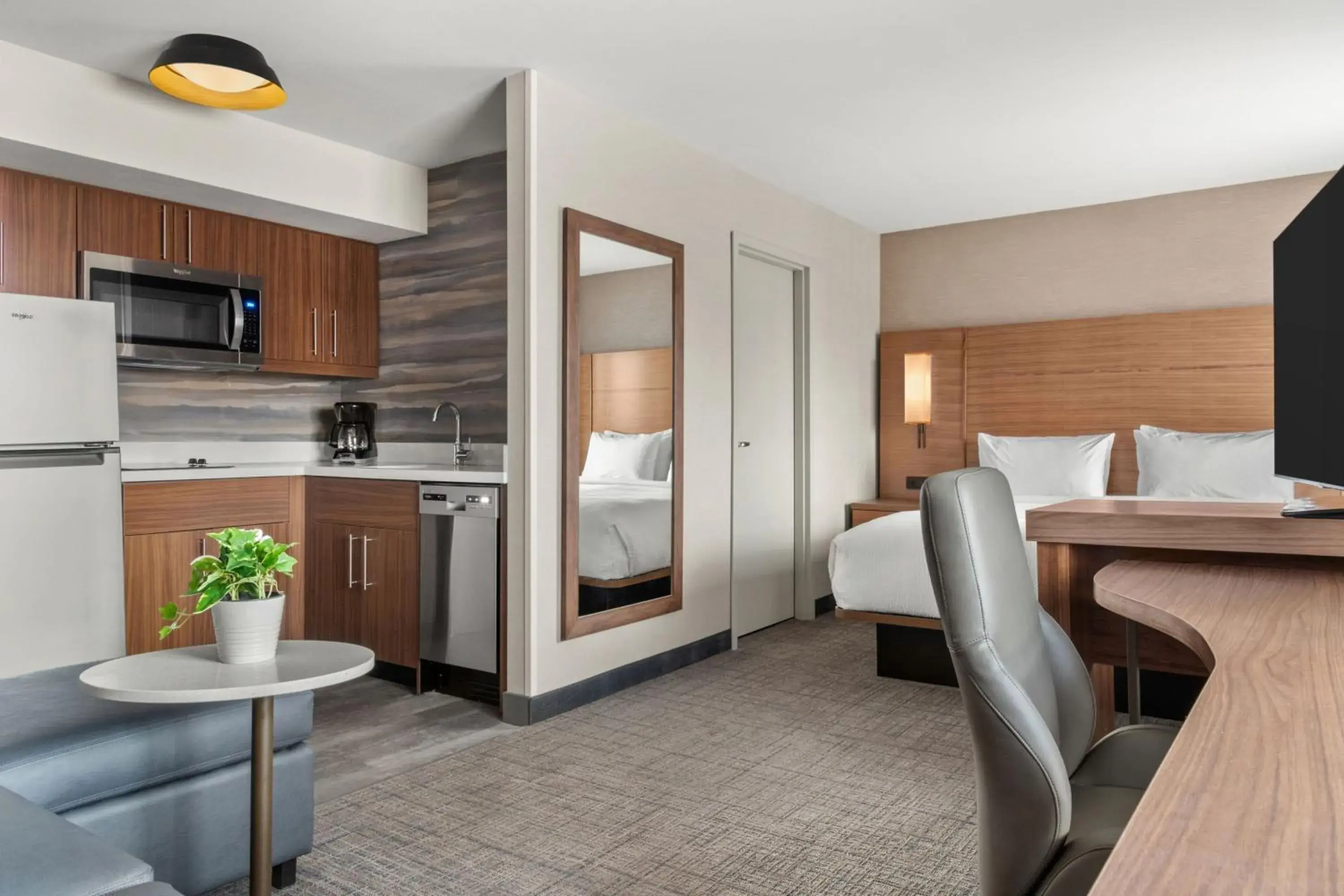 Photo of the whole room, Kitchen/Kitchenette in Residence Inn by Marriott Laval