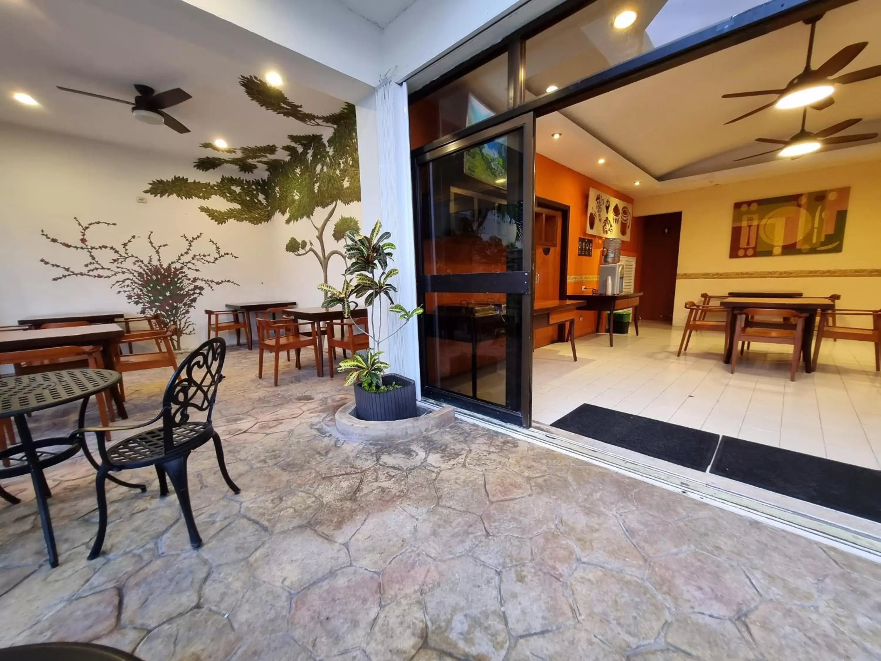 Dining area in Hotel Plaza Cozumel