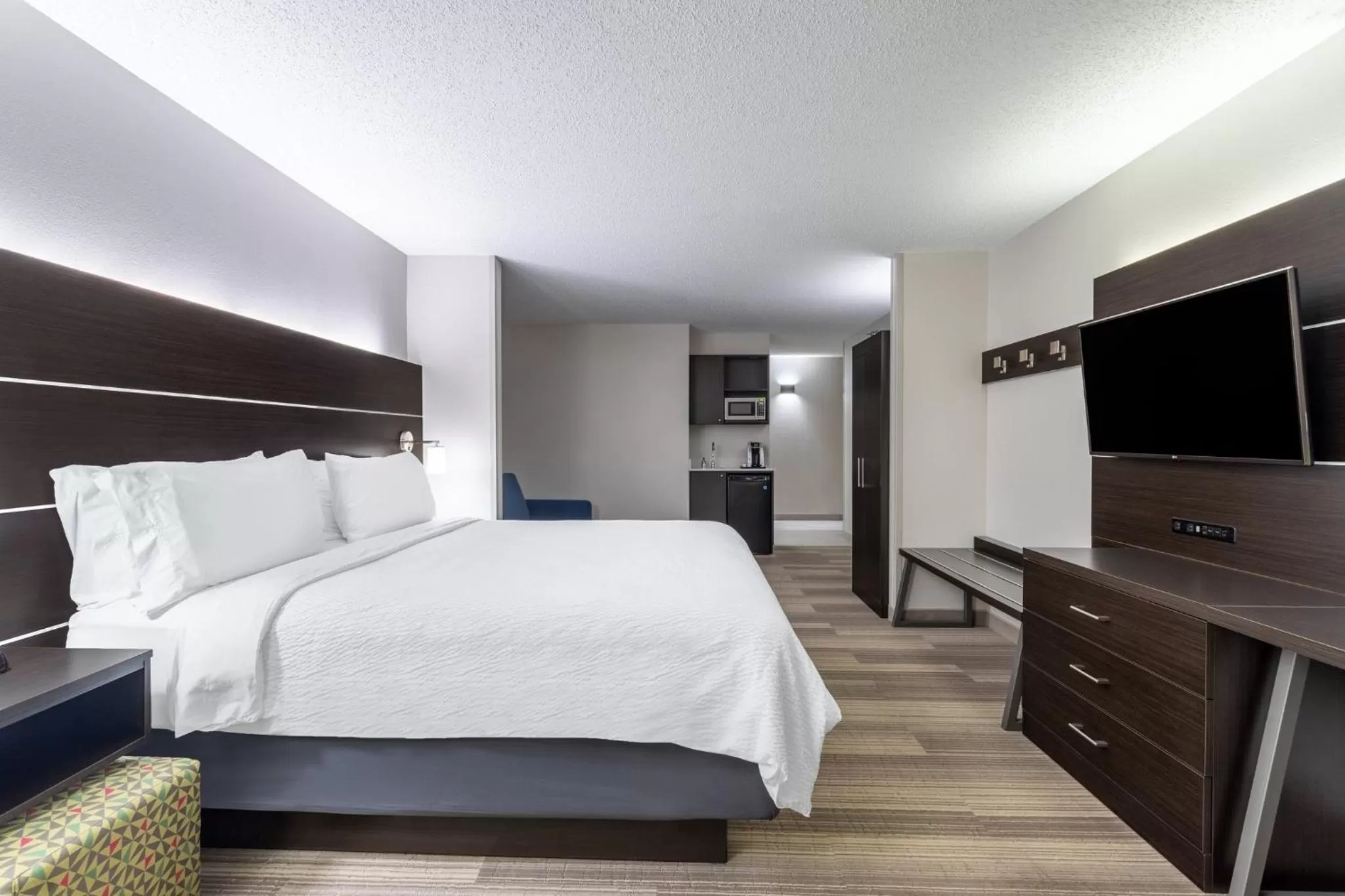 Photo of the whole room, Bed in Holiday Inn Express Hotel & Suites-St. Paul by IHG