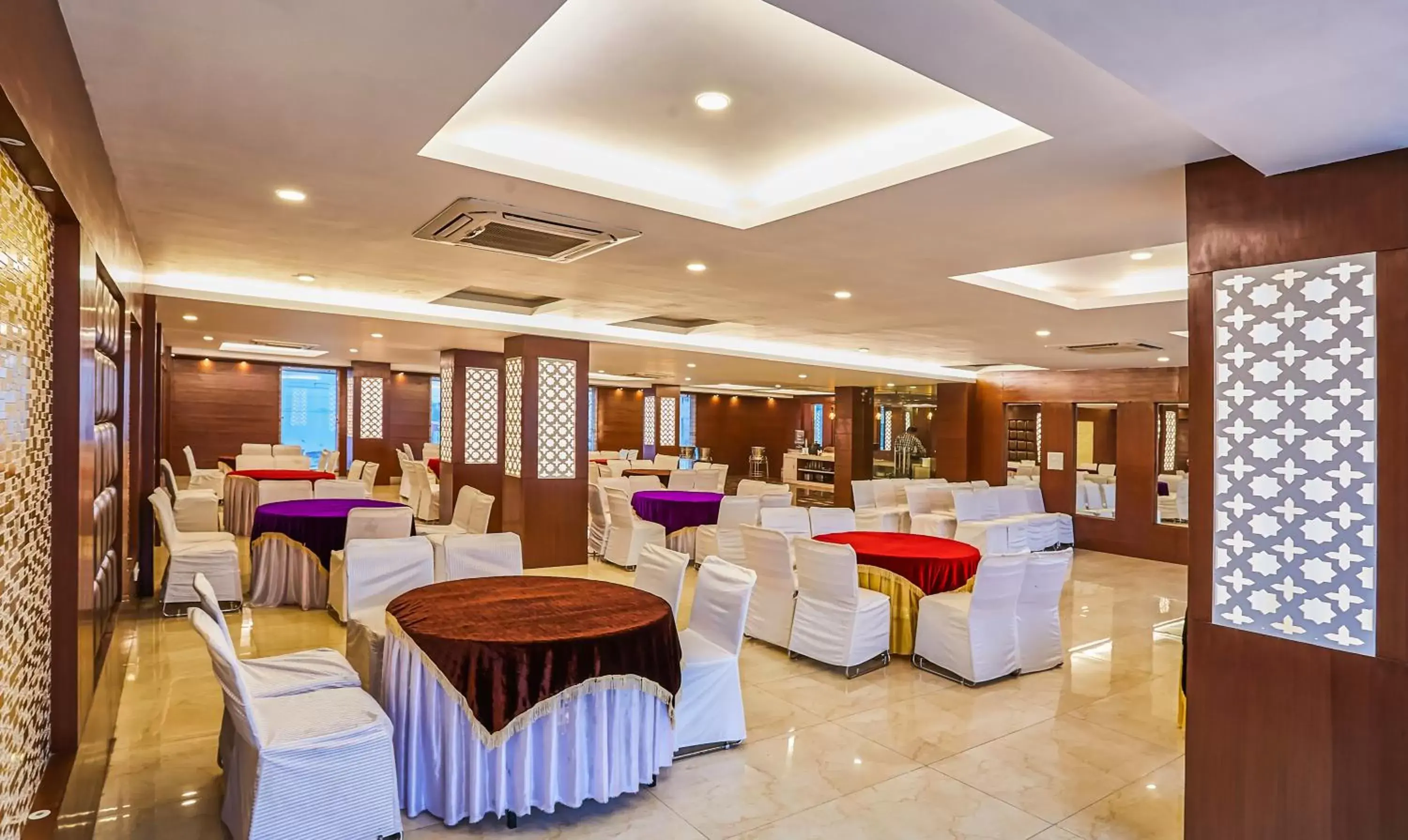 Restaurant/places to eat in Treebo Grand Legacy Elite With Roof Top Cafe Restaurant/places to eat in Treebo Grand Legacy Elite With Roof Top Cafe