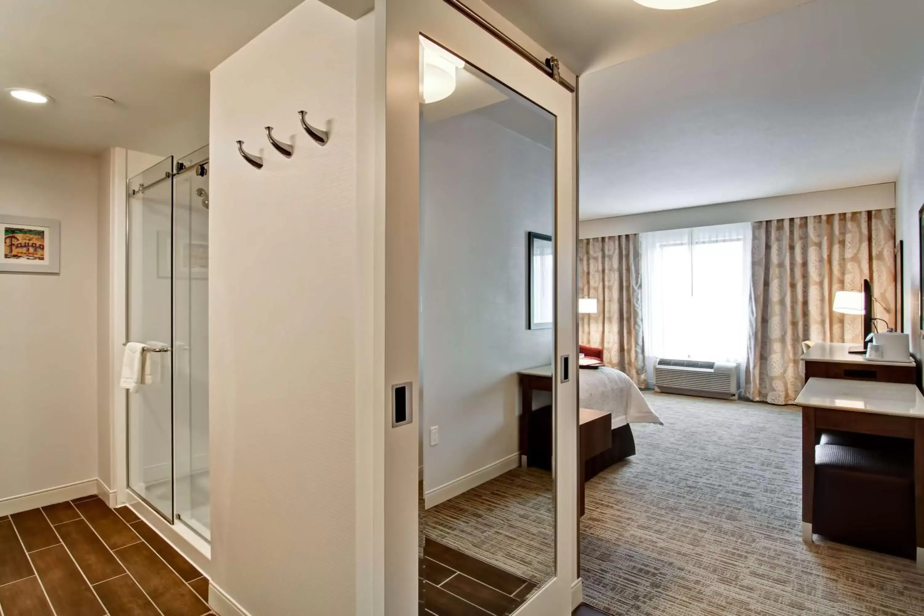 Bed, Bathroom in Hampton Inn & Suites Detroit/Troy