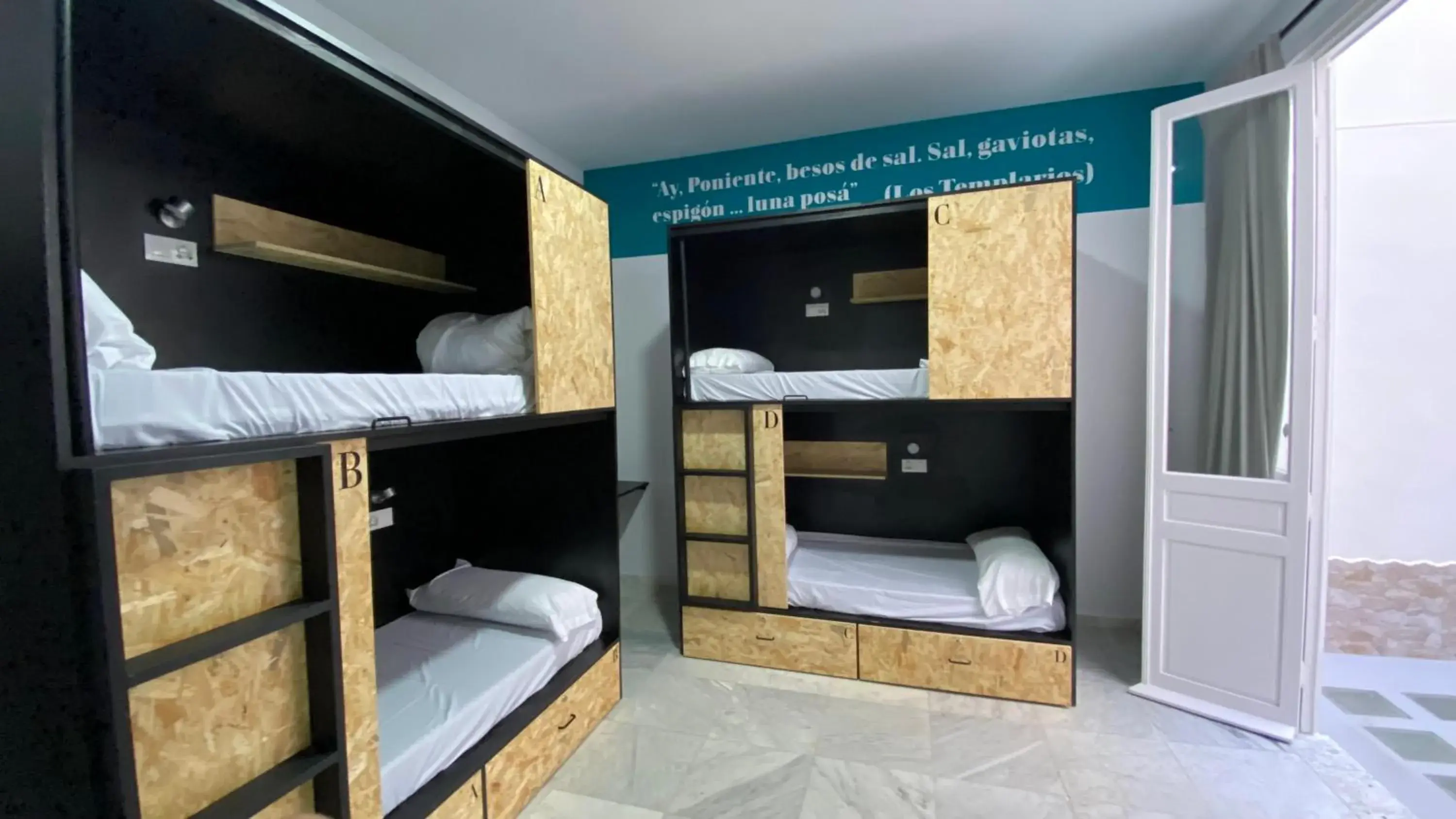 Bedroom in Planeta Cadiz Hostel