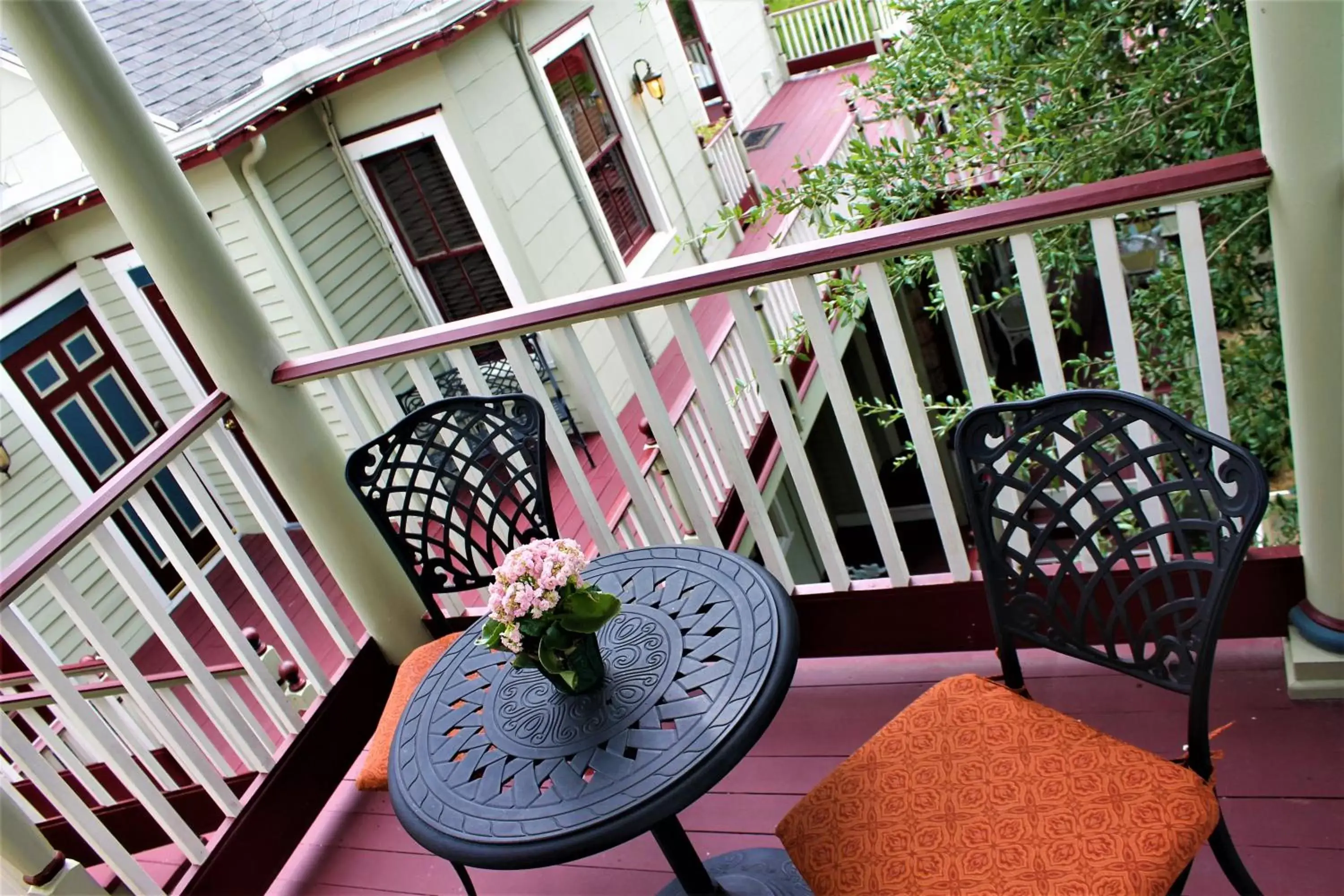 Balcony/Terrace in Cedar House Inn