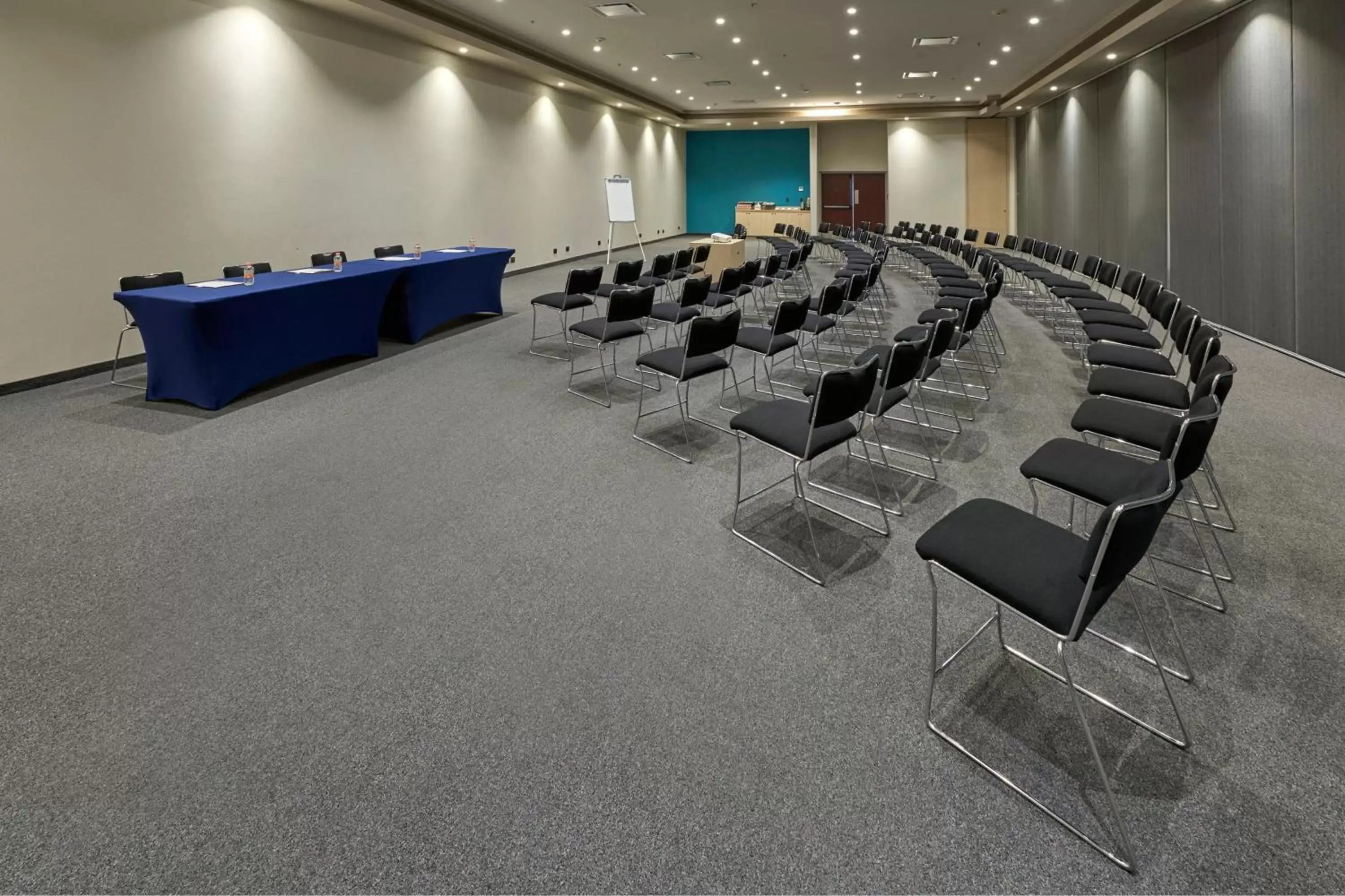 Meeting/conference room in City Express by Marriott Suites Toluca