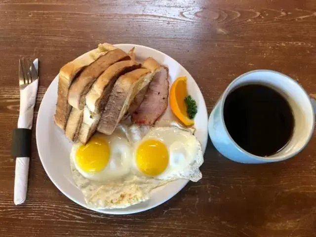 Breakfast in Holiday House Motel