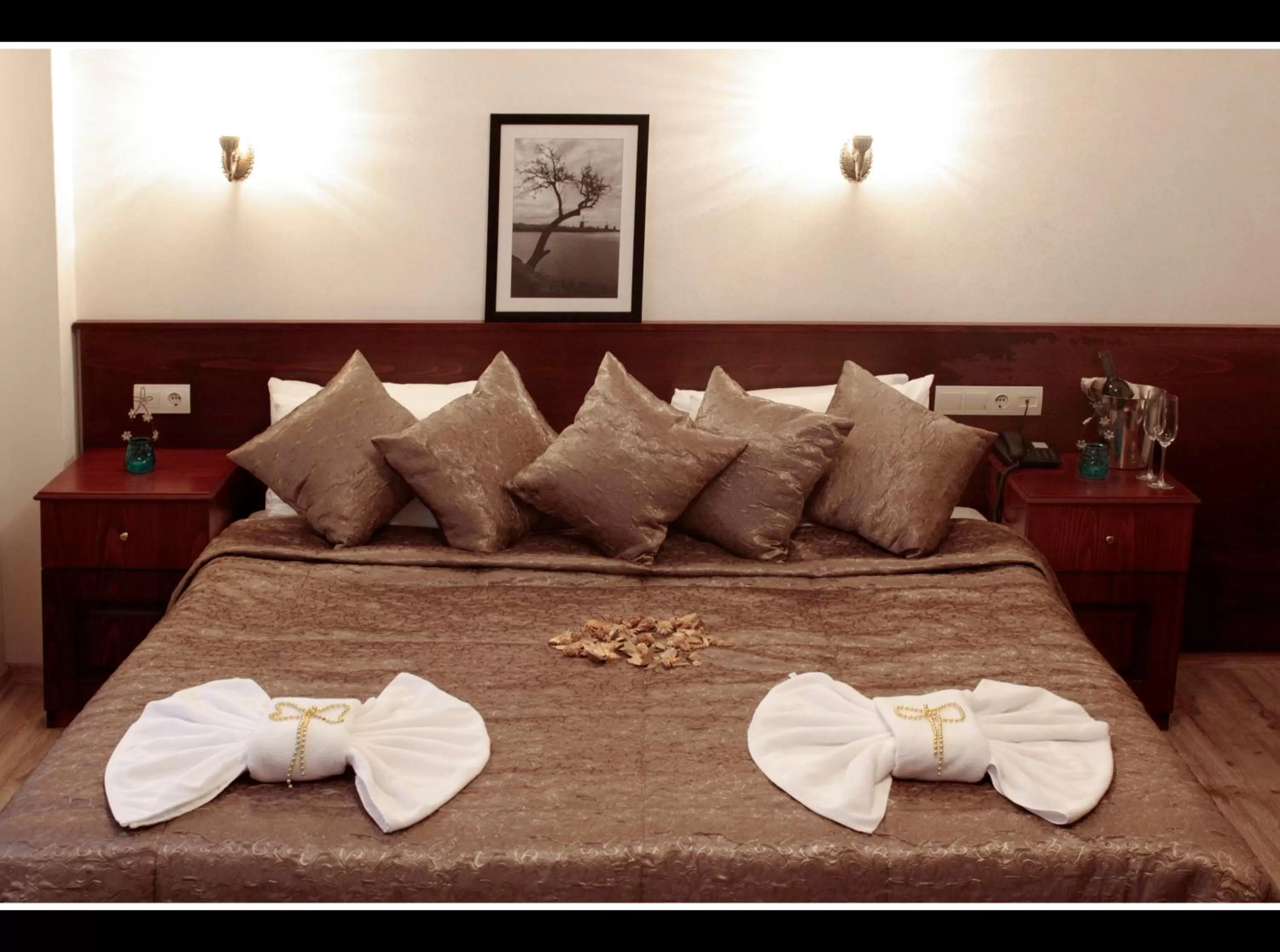 Photo of the whole room, Bed in Sultanahmet Cesme Hotel