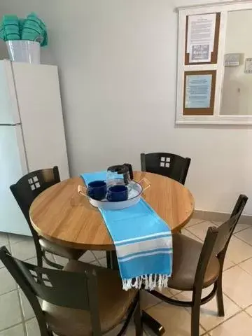 Dining Area in Bay Lodging Resort