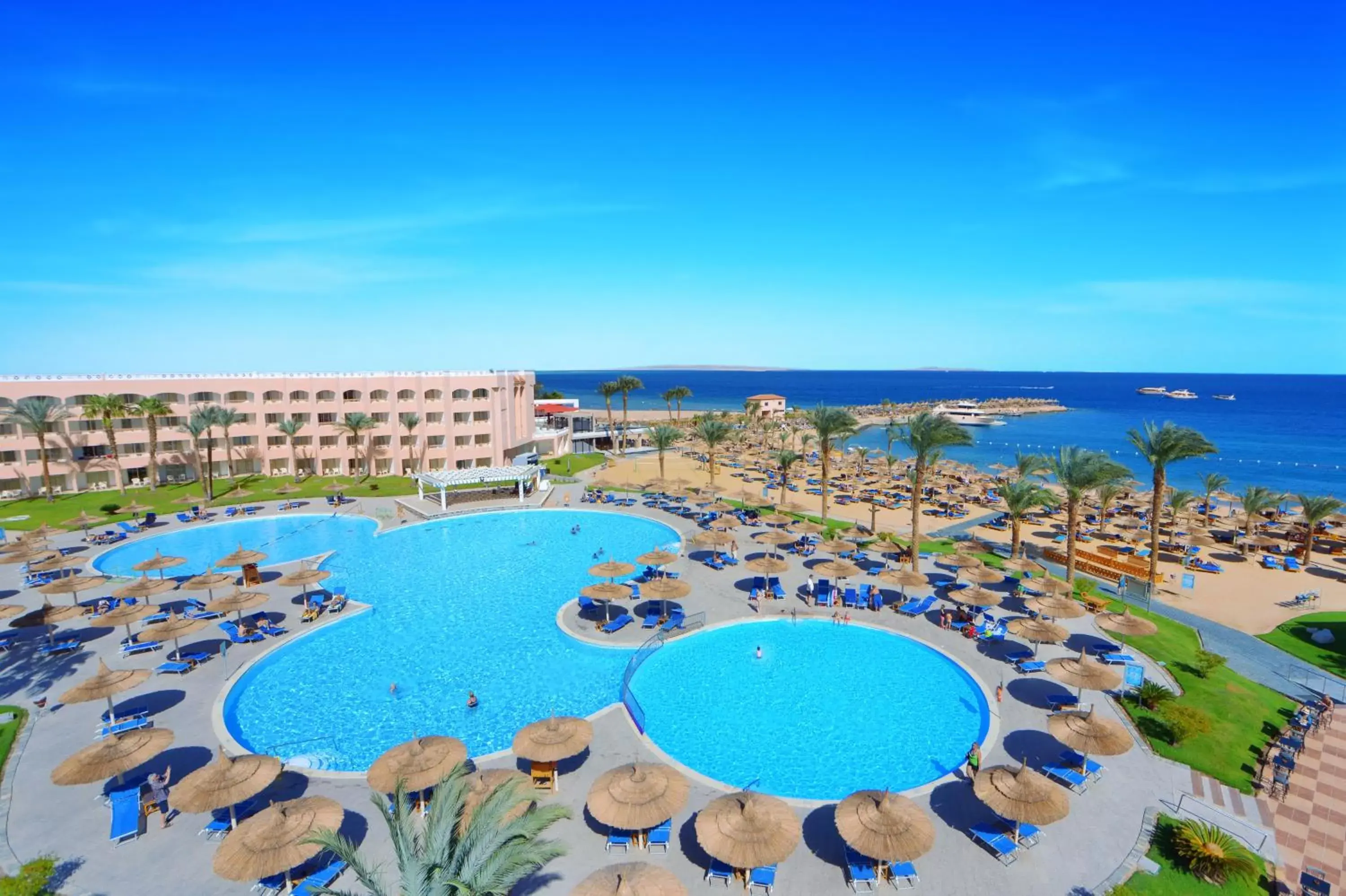 Swimming pool, Pool View in Beach Albatros Resort - Hurghada