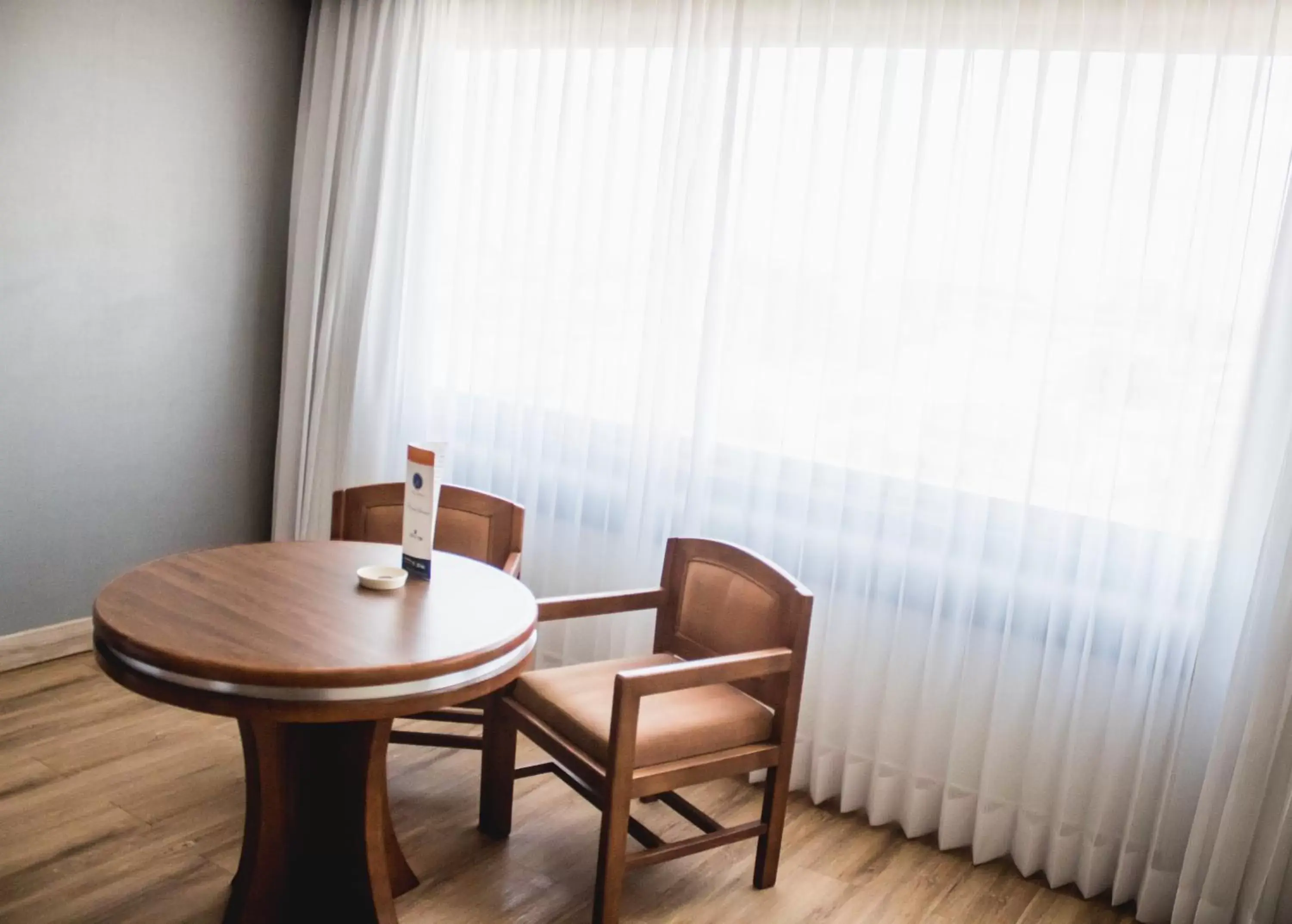 Photo of the whole room, Seating Area in Hotel Mirage