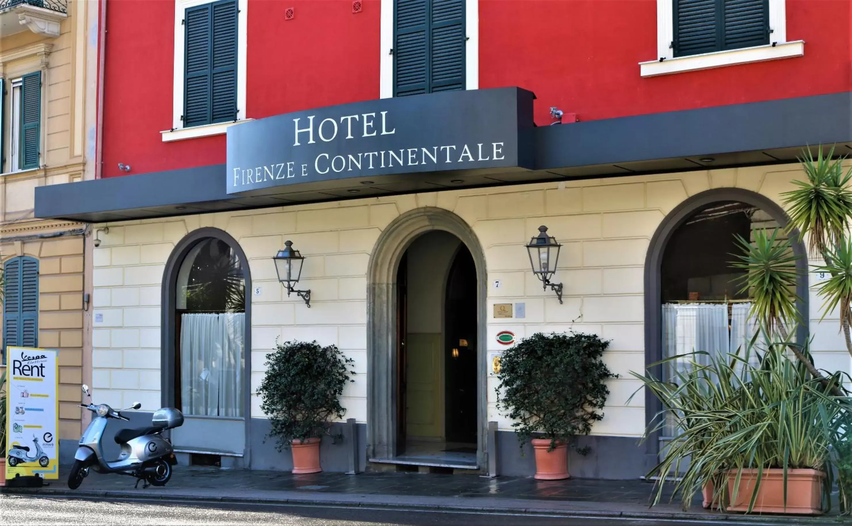 Facade/entrance in Hotel Firenze e Continentale