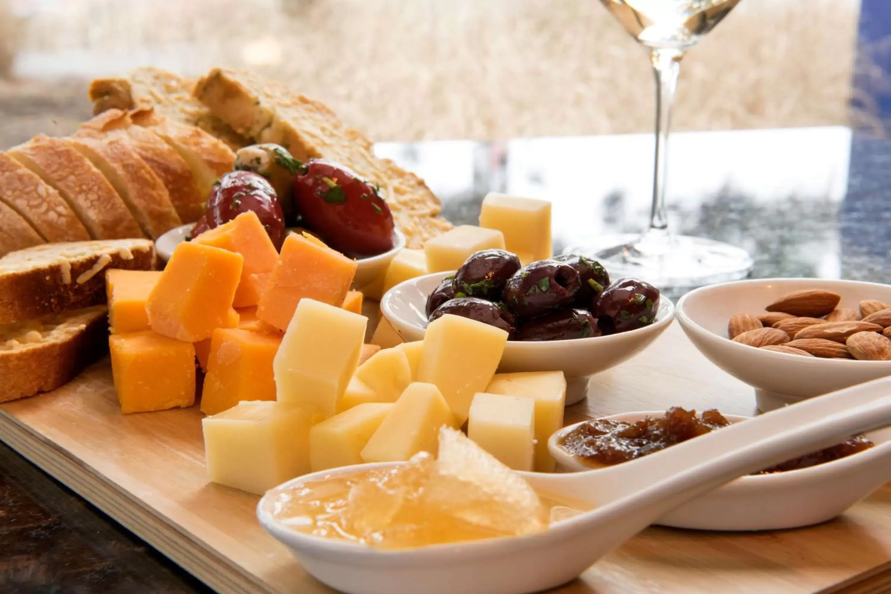 Restaurant/places to eat in Hilton Chicago/Oak Lawn Restaurant/places to eat in Hilton Chicago/Oak Lawn