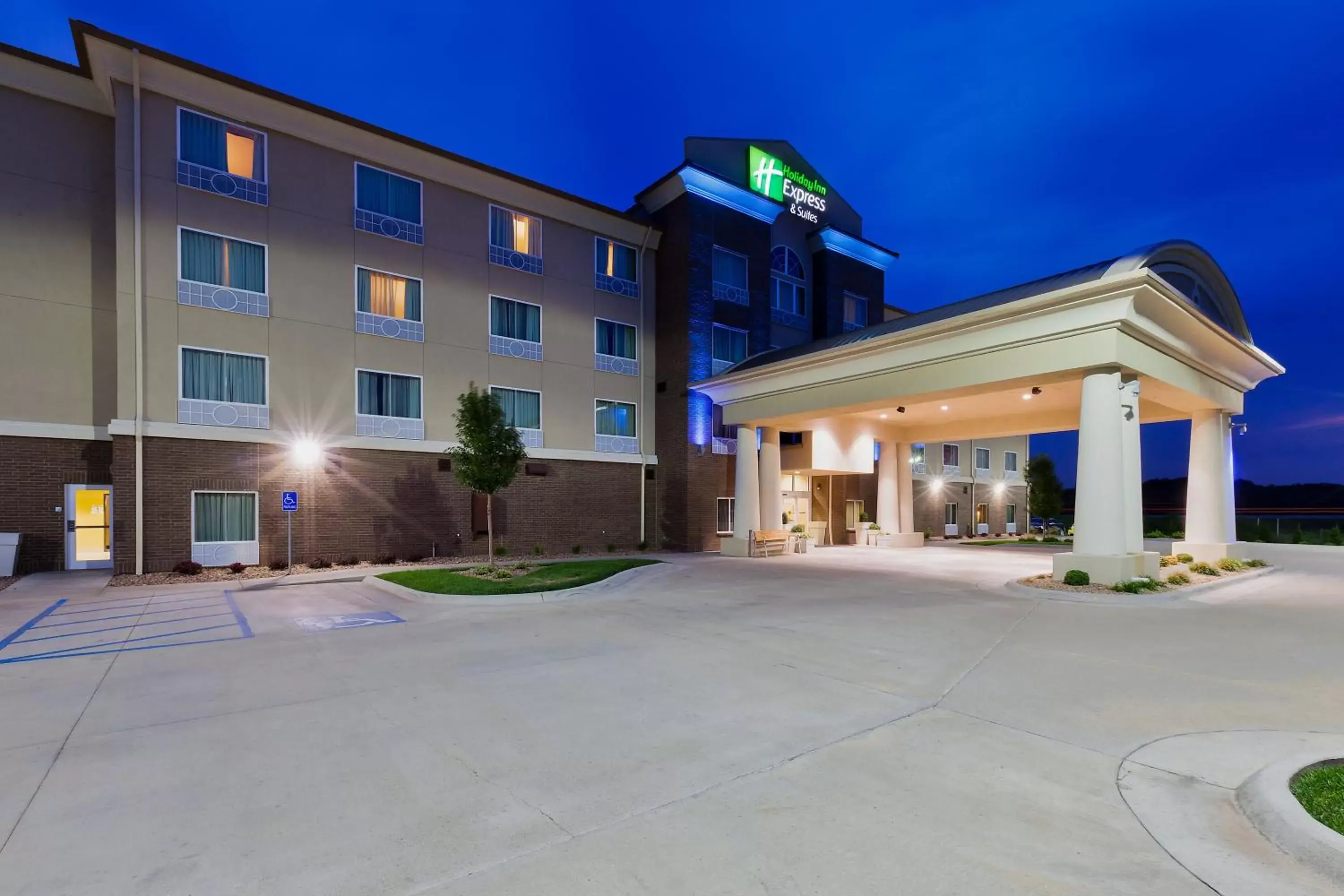 Property Building in Holiday Inn Express Hotel & Suites Salina, an IHG Hotel