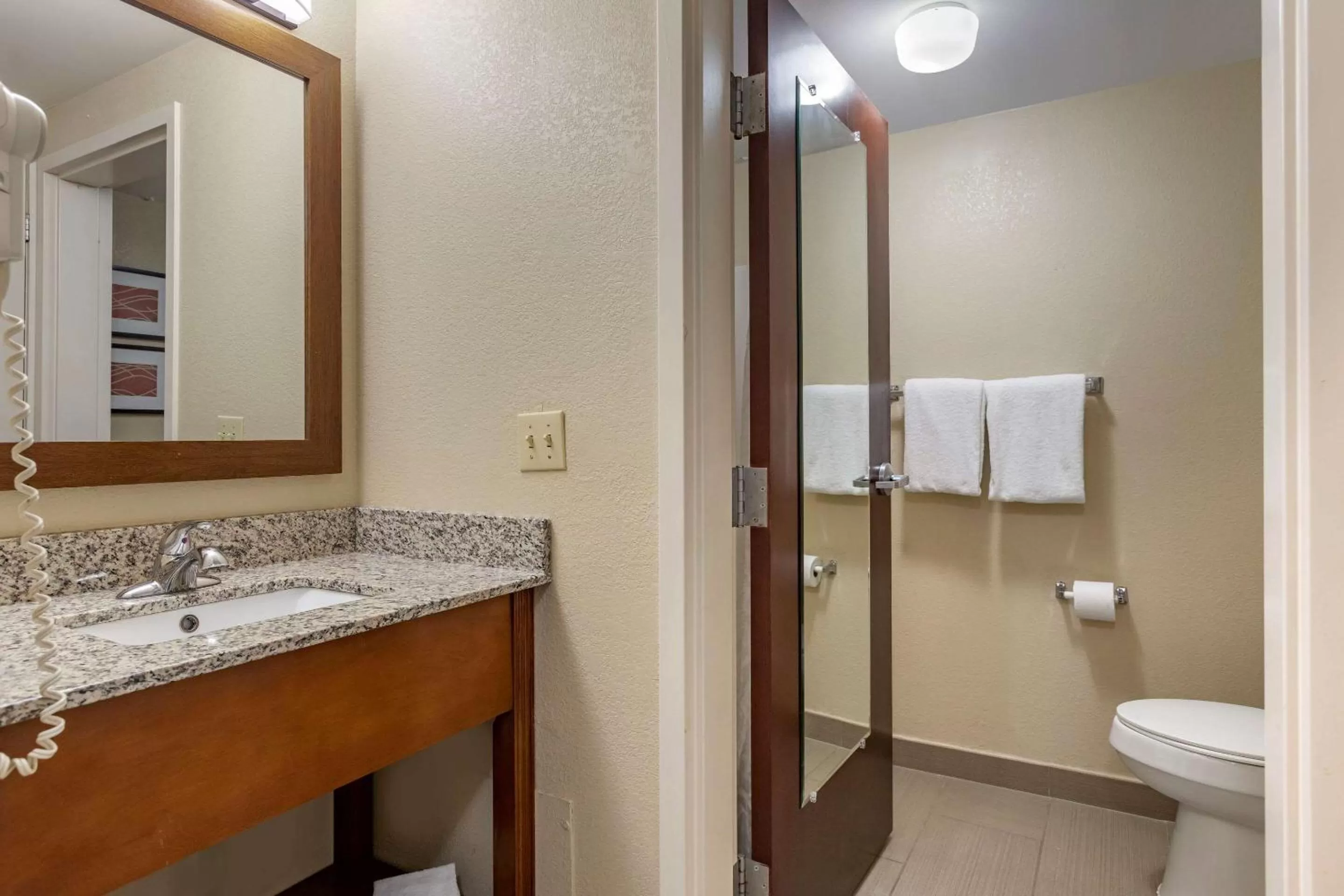 Bathroom in Comfort Inn Warren - Detroit North