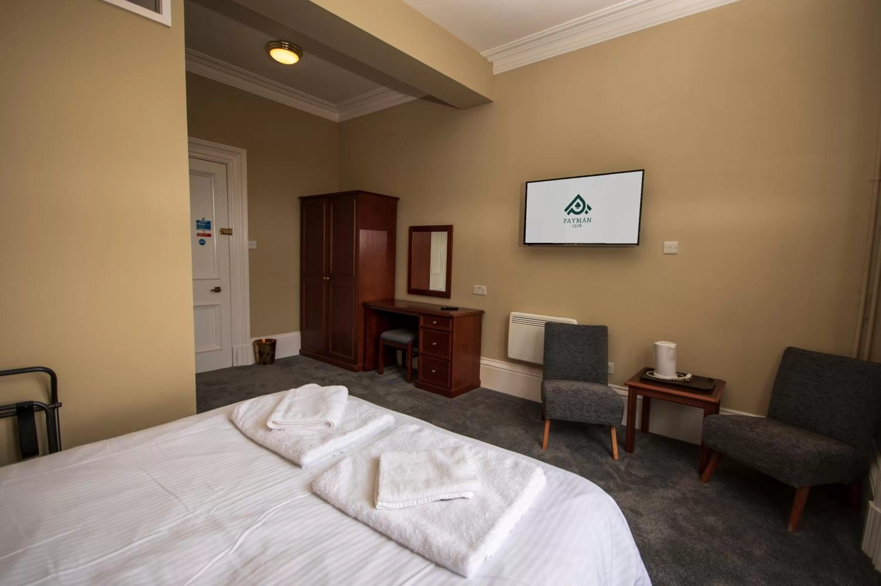 Photo of the whole room, Bed in The Stromness Hotel