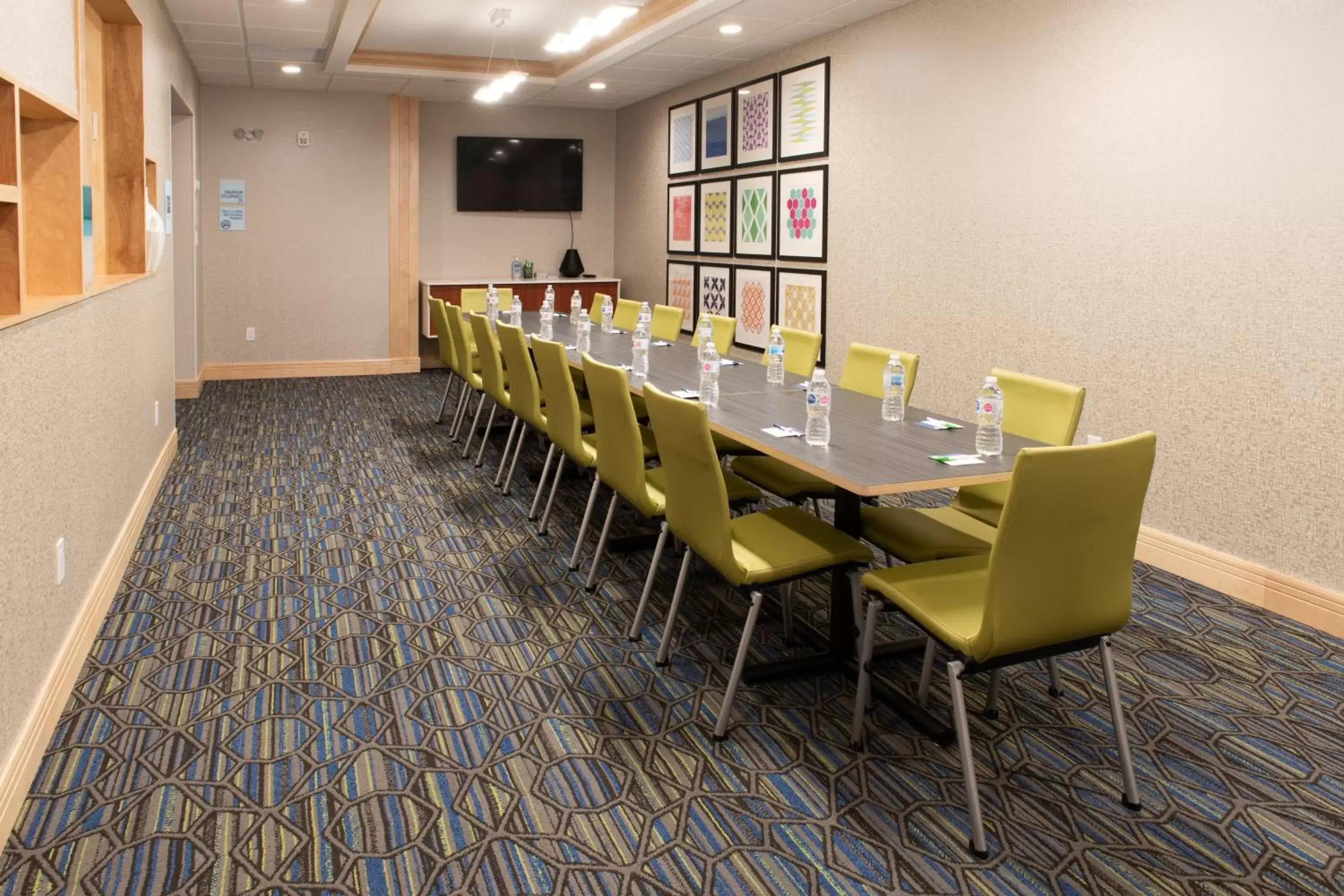 Meeting/conference room in Holiday Inn Express & Suites - North Battleford, an IHG Hotel