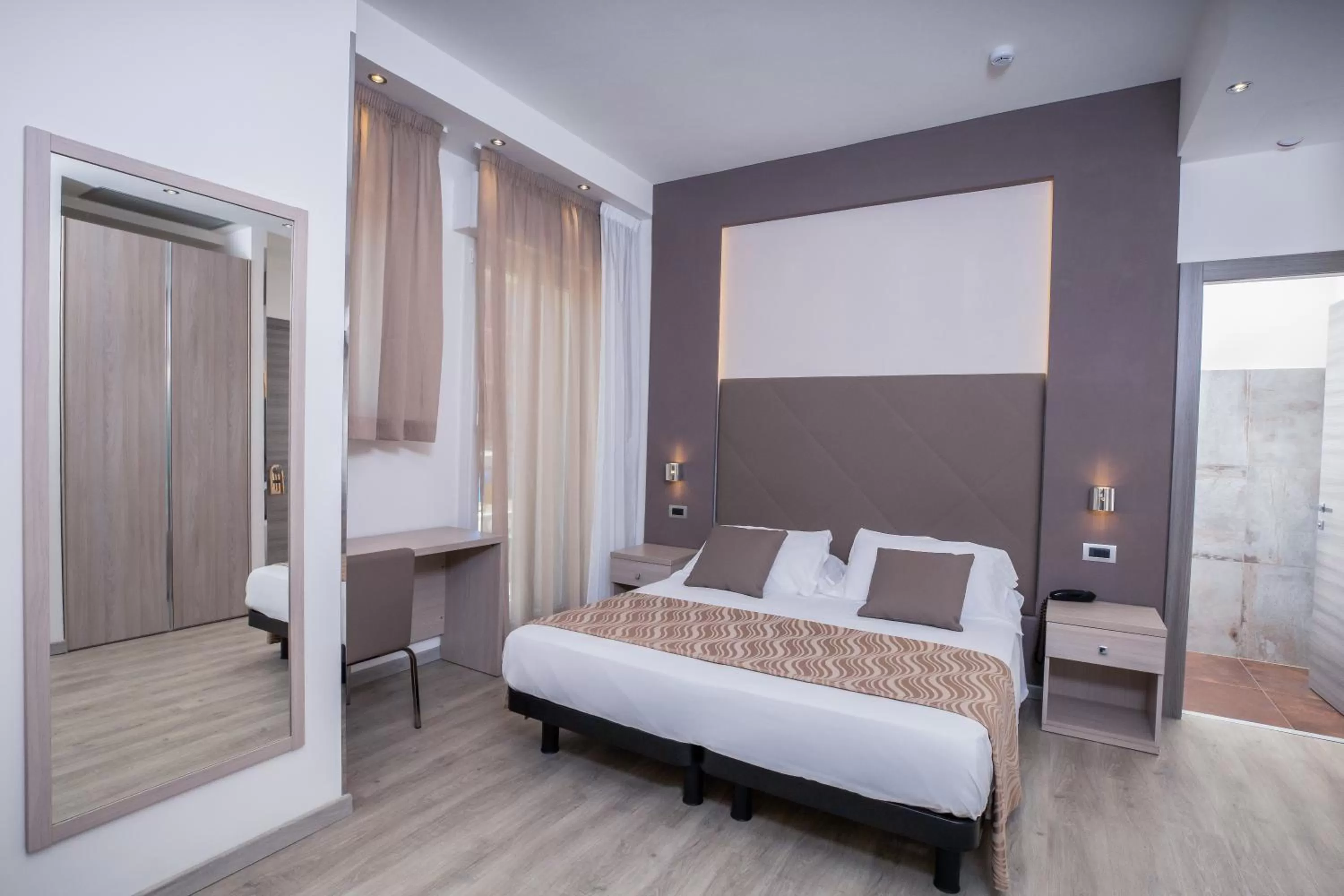 Photo of the whole room, Bed in Hotel Baby