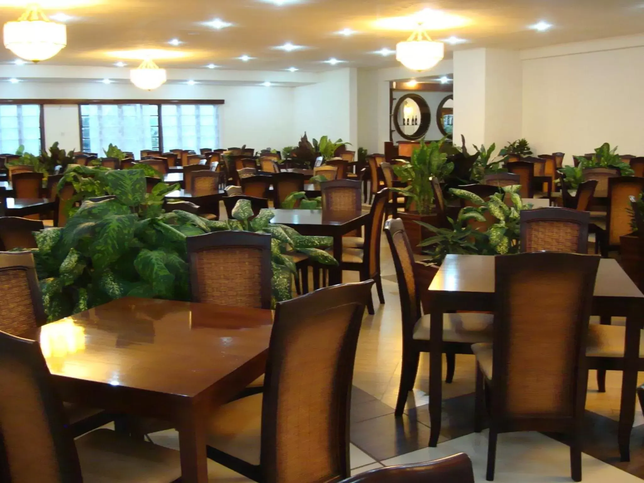 Restaurant/Places to Eat in Jinja Nile Resort