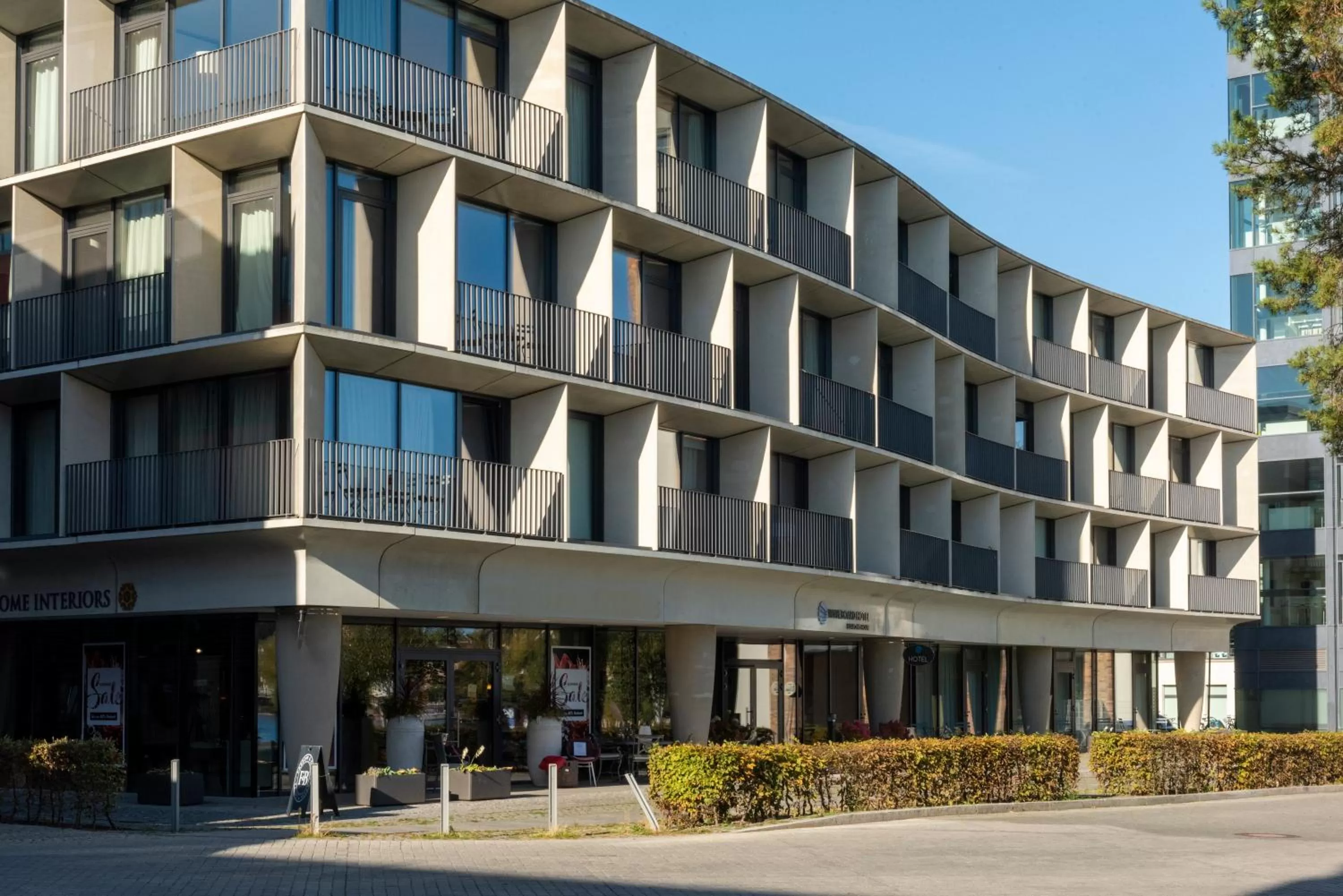 Property building in Waveboard Hotel & Boardinghouse