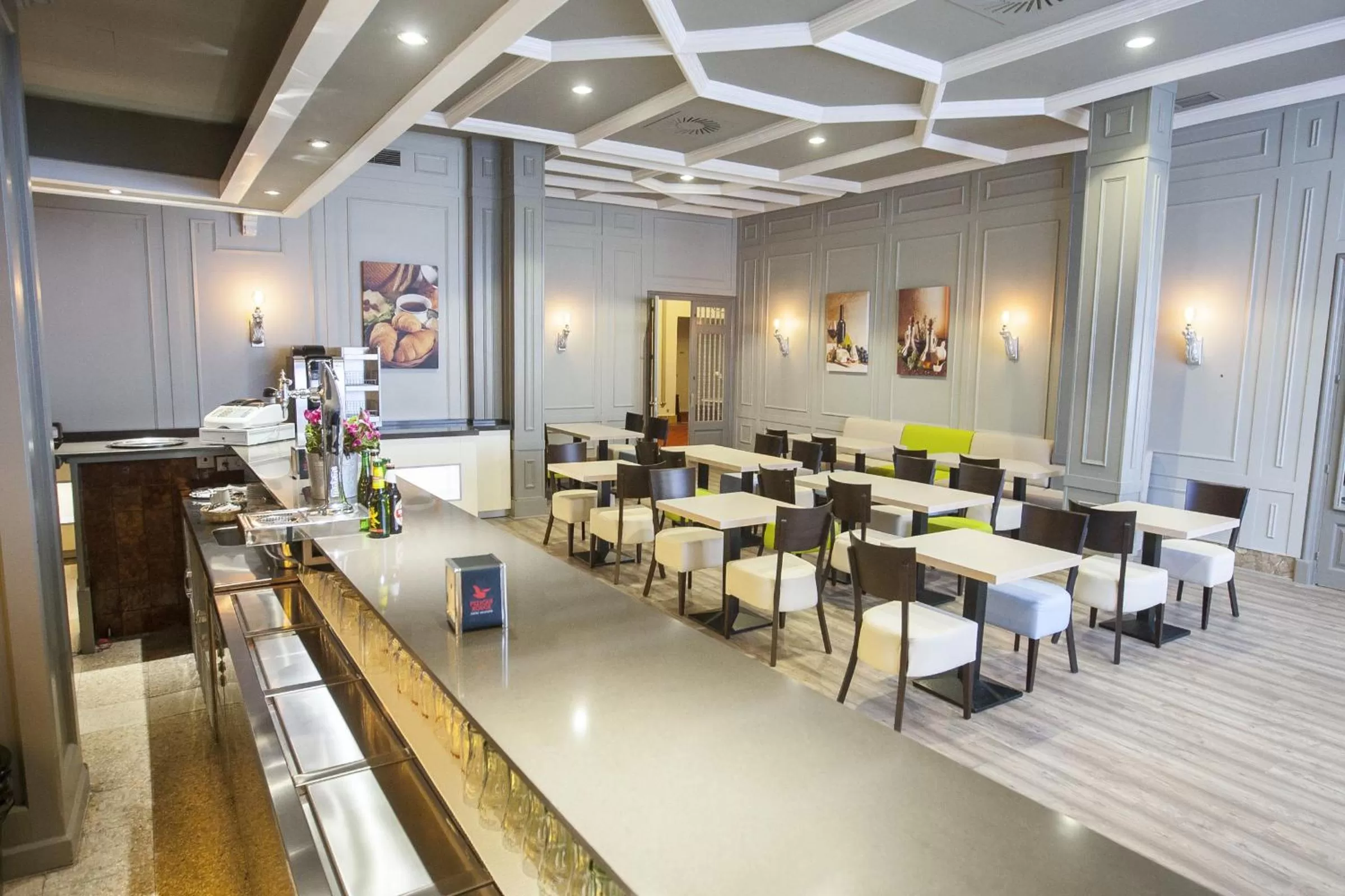 Restaurant/places to eat in Palacio Valderrabanos