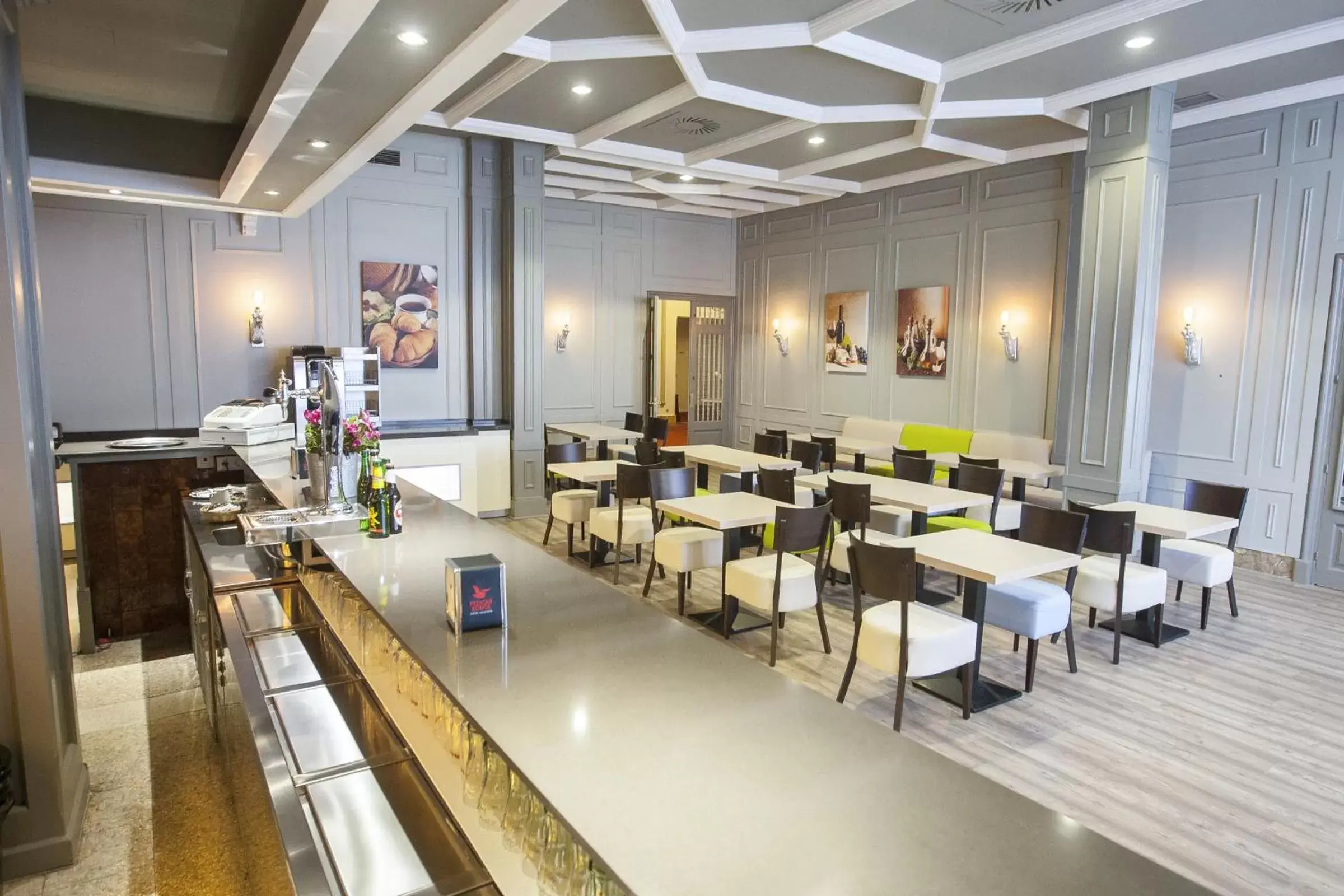 Restaurant/places to eat in Palacio Valderrabanos Restaurant/places to eat in Palacio Valderrabanos