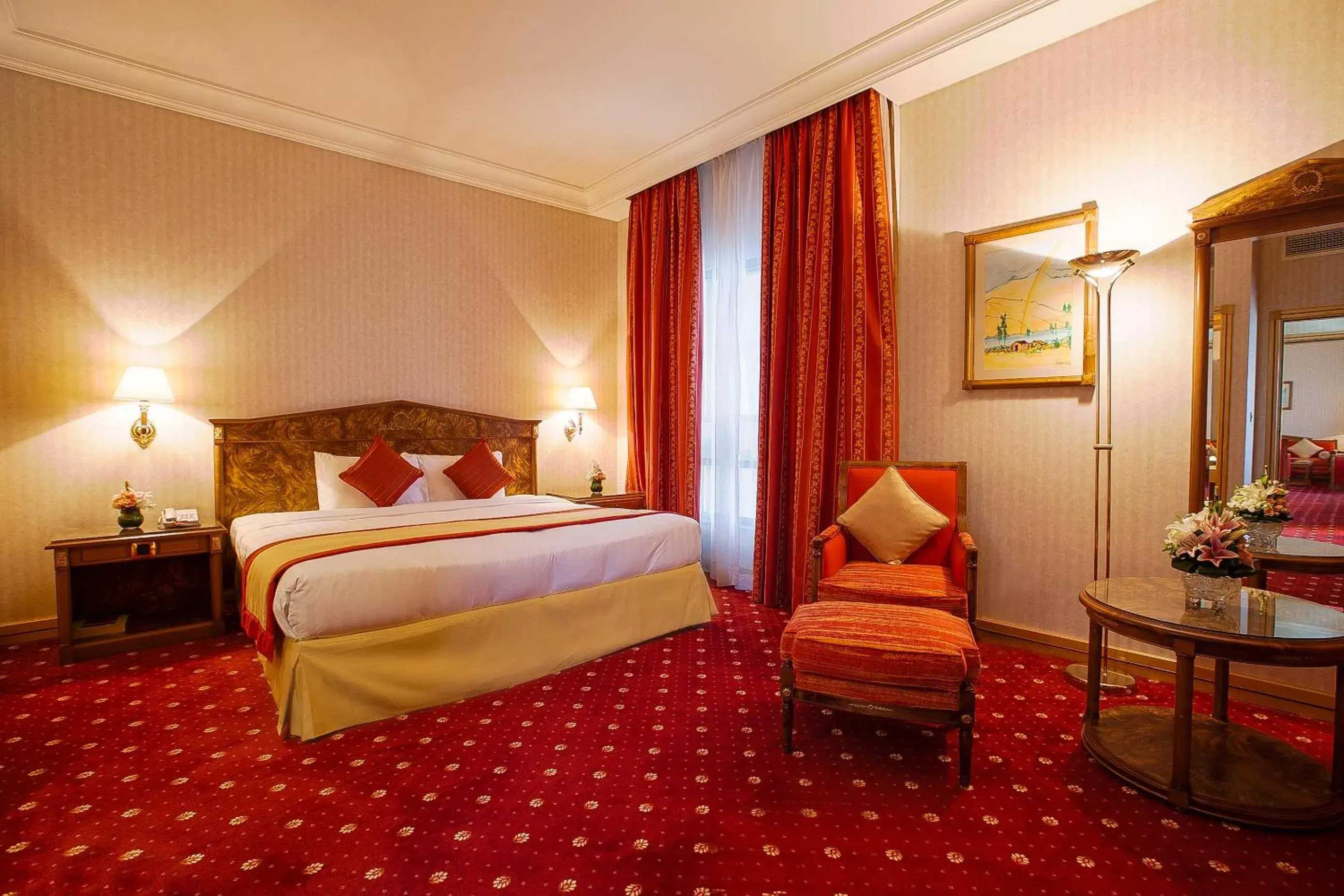 Bedroom, Bed in Capitol Hotel