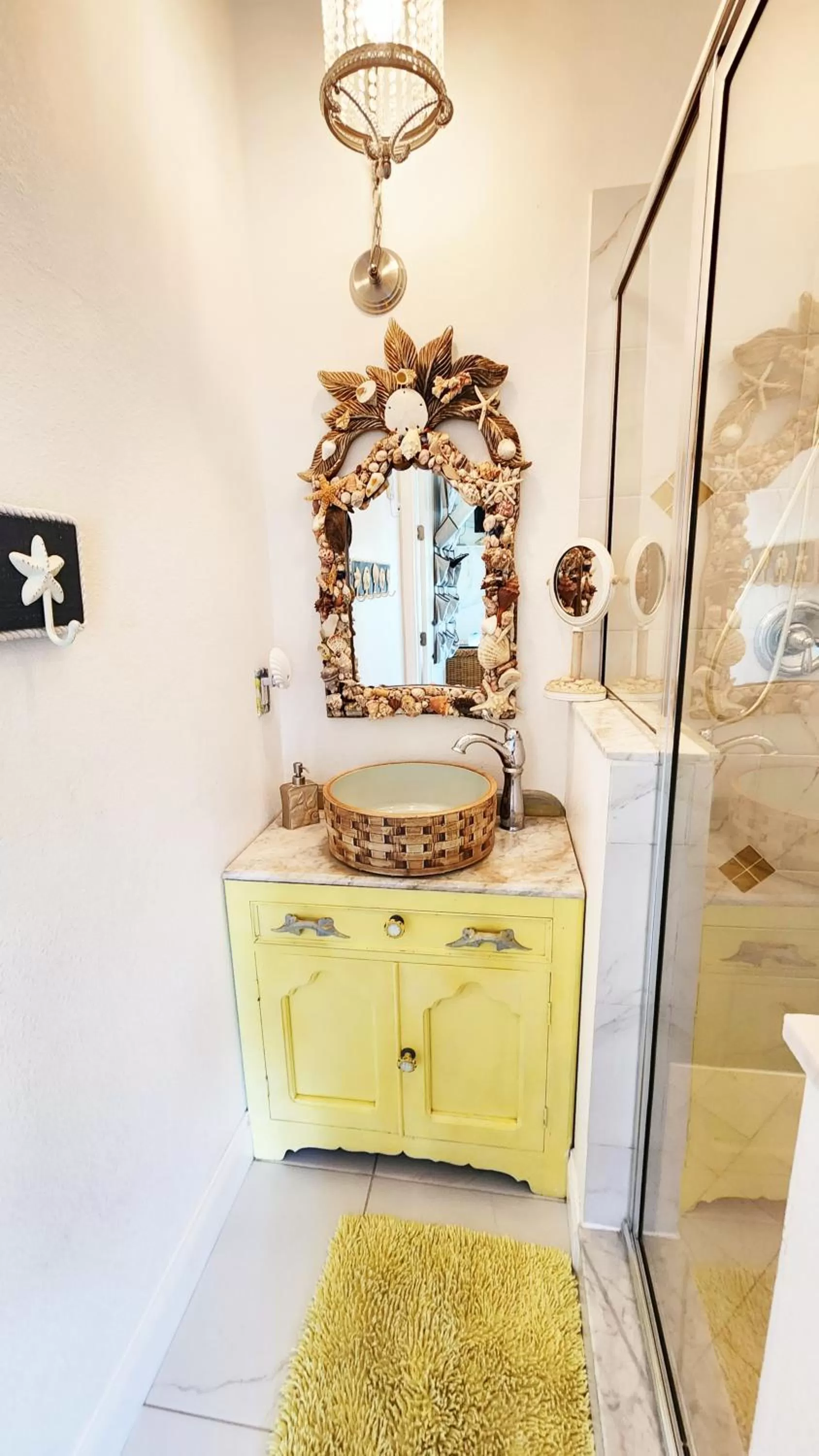 Bathroom in Inn on the Avenue