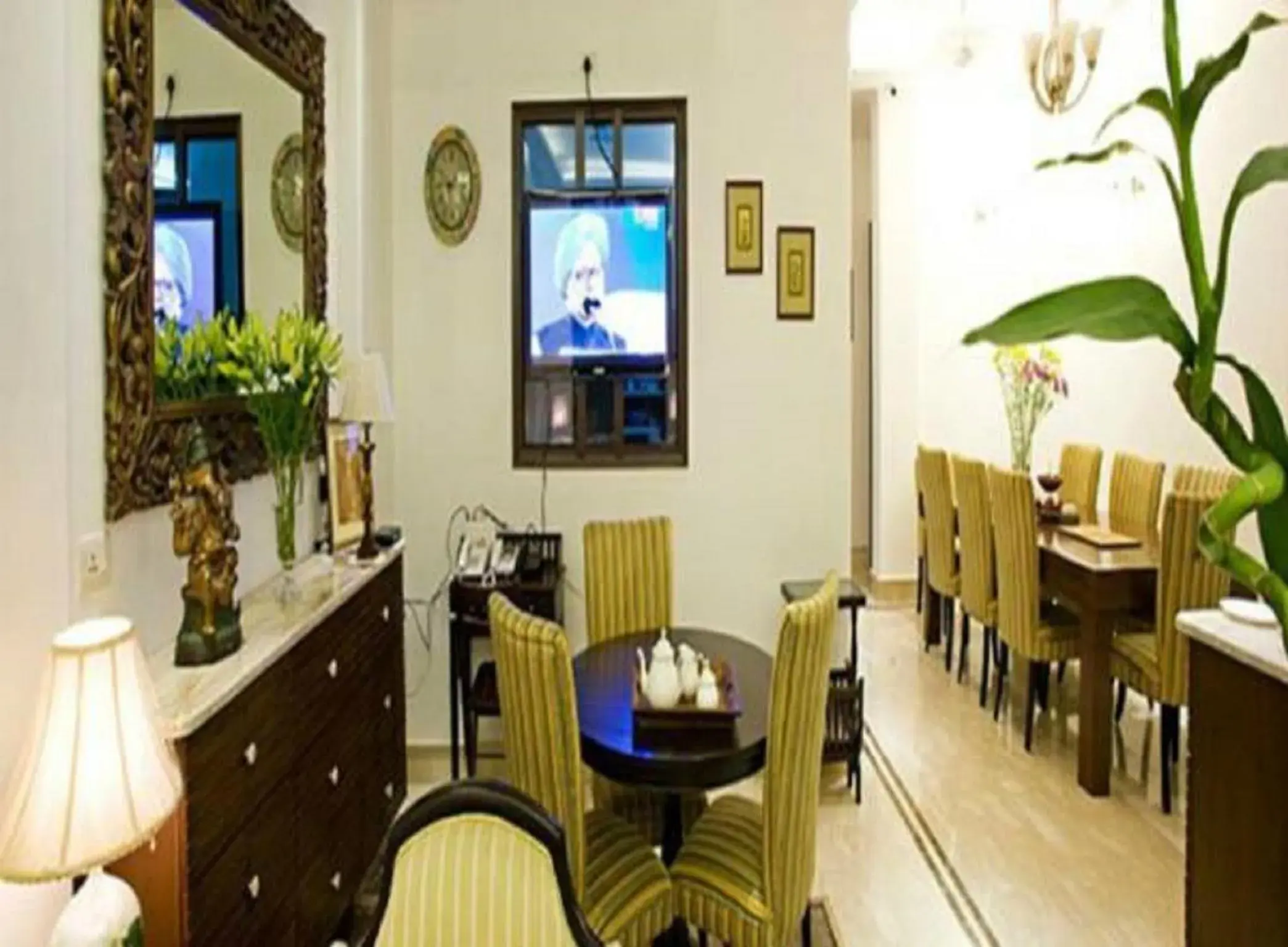 Area and facilities, Restaurant/Places to Eat in Evergreen Suites Defence Colony